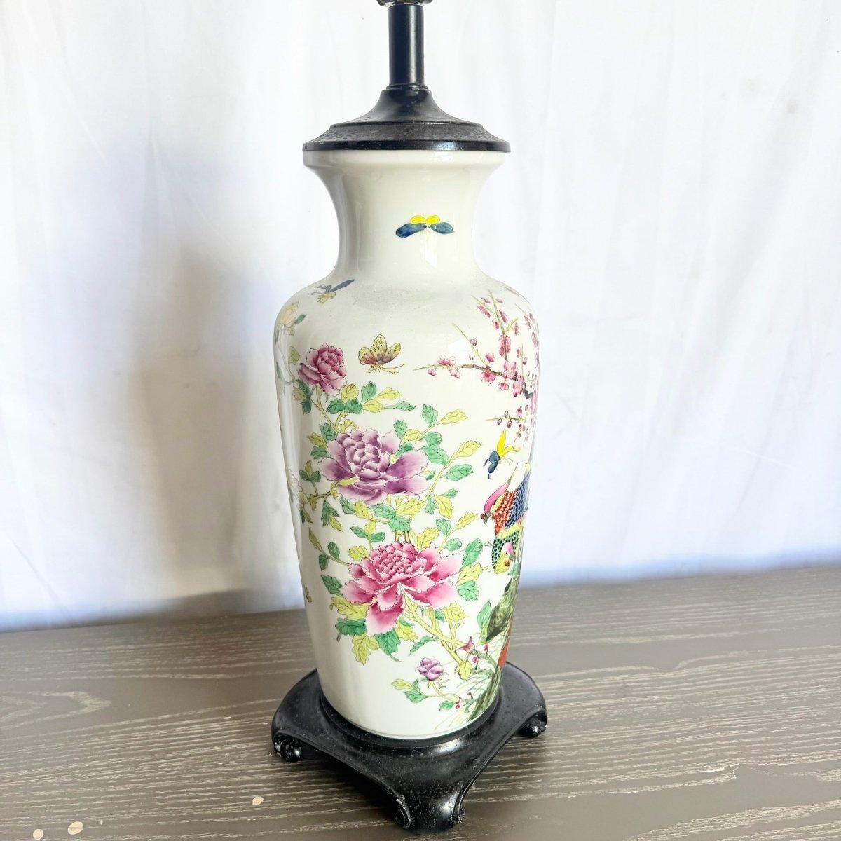 Vintage Chinese Hand Painted Porcelain Table Lamp For Sale 1