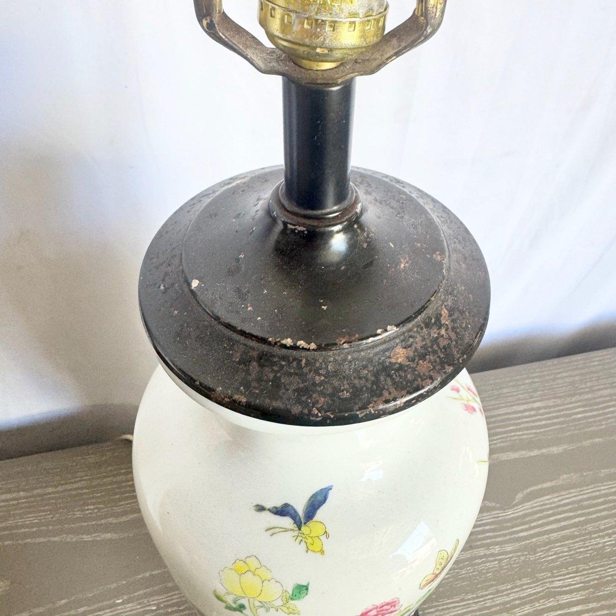Vintage Chinese Hand Painted Porcelain Table Lamp For Sale 2