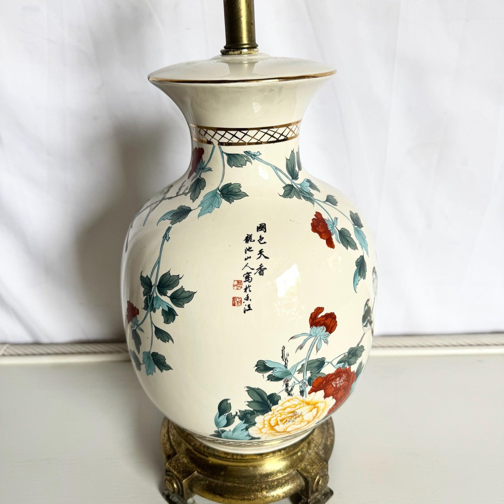 Vintage Chinese Hand Painted Porcelain Table Lamp on Brass Base In Good Condition For Sale In Delray Beach, FL