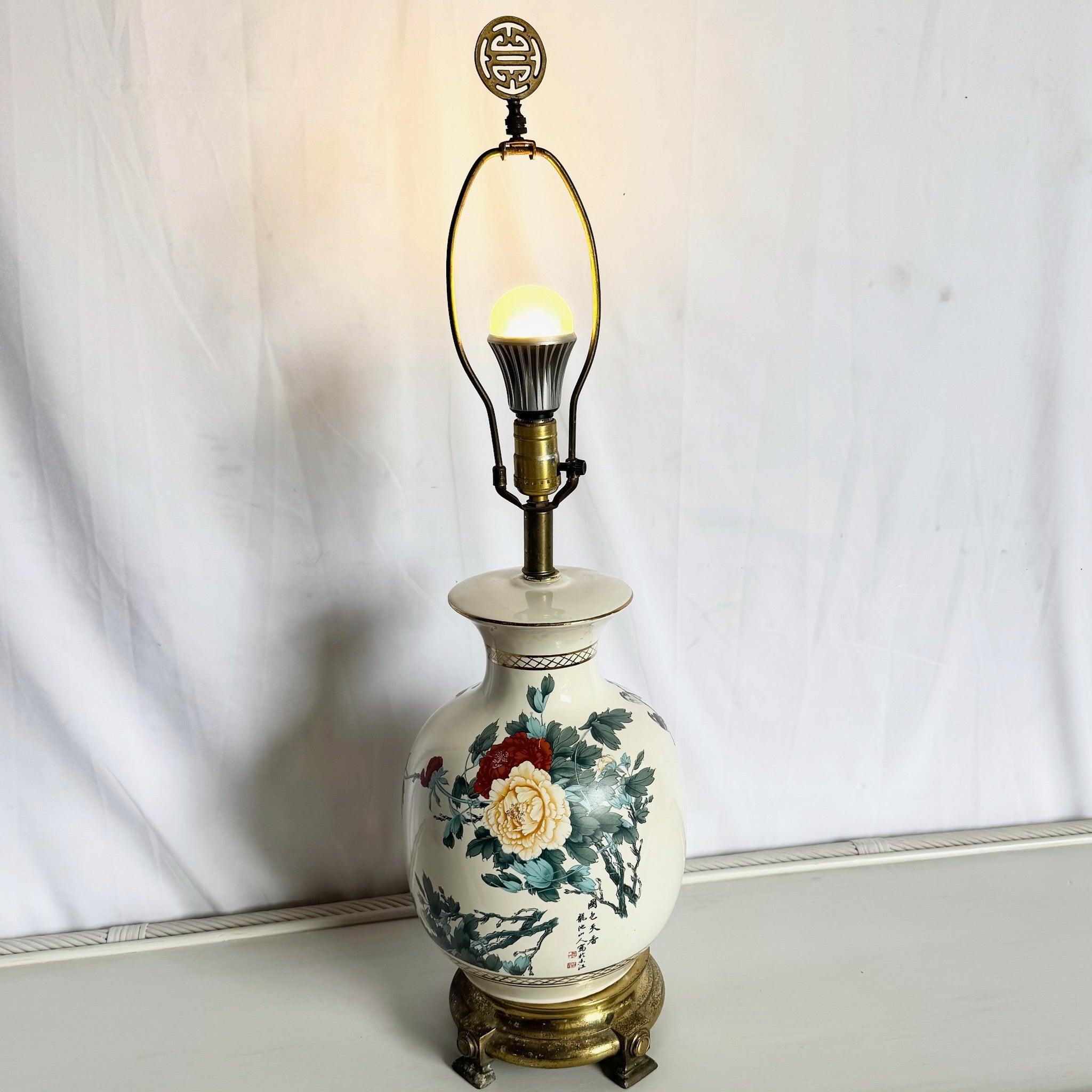 Vintage Chinese Hand Painted Porcelain Table Lamp on Brass Base For Sale 4