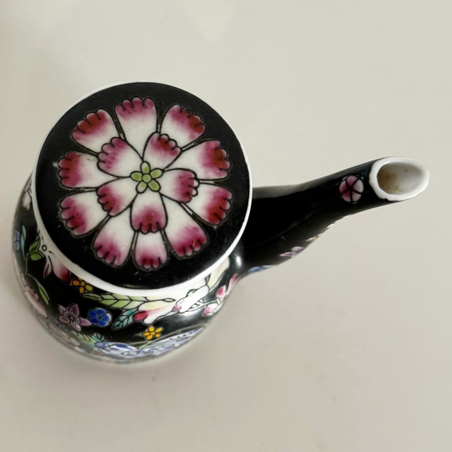 Chinesische handbemalte Porzellan-Teekanne/großer Vintage-Krug (Ende des 20. Jahrhunderts) im Angebot