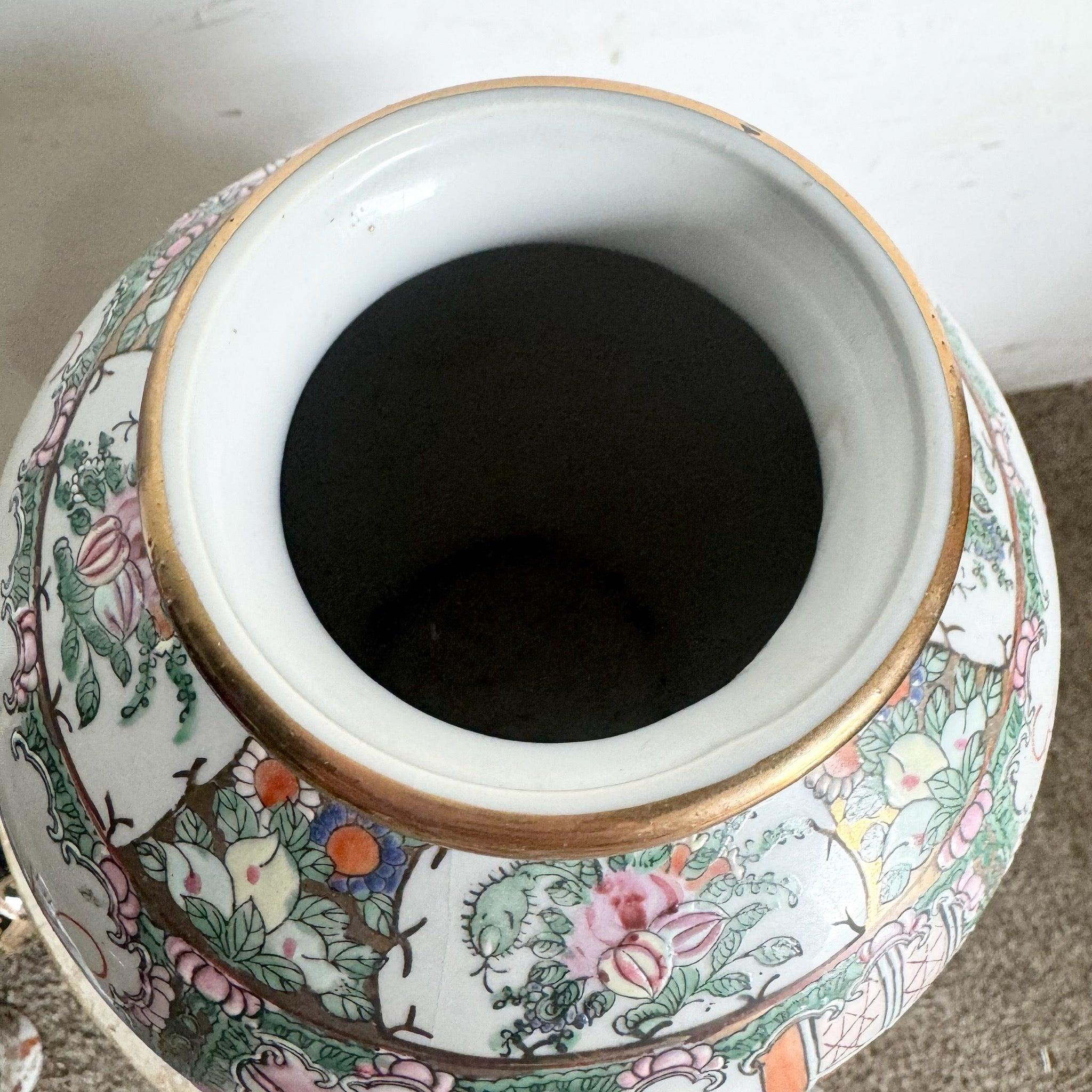 Vaso cinese d'epoca in porcellana dipinta a mano in vendita 1