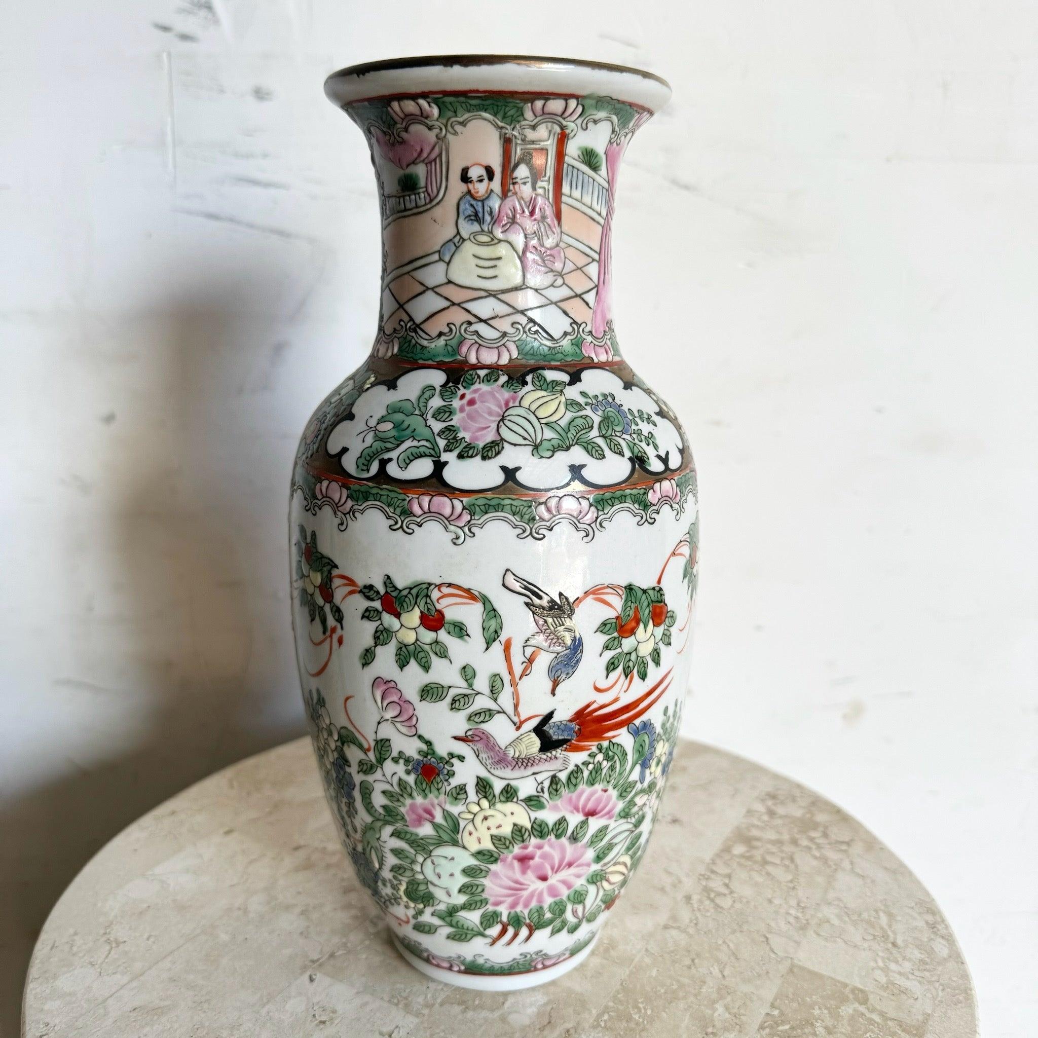 Vaso cinese d'epoca in porcellana dipinta a mano in vendita 1