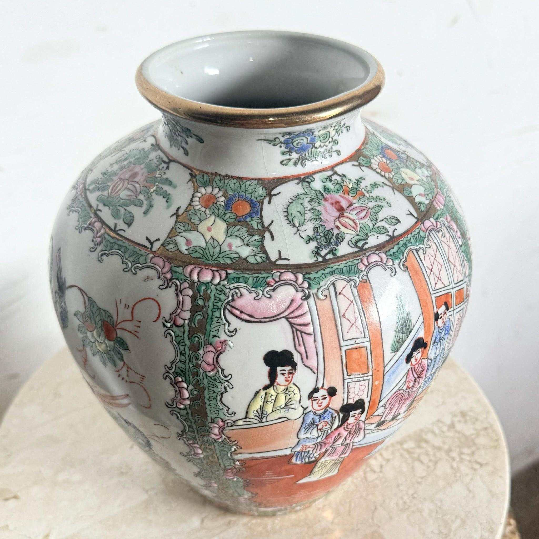 Vaso cinese d'epoca in porcellana dipinta a mano in vendita 2