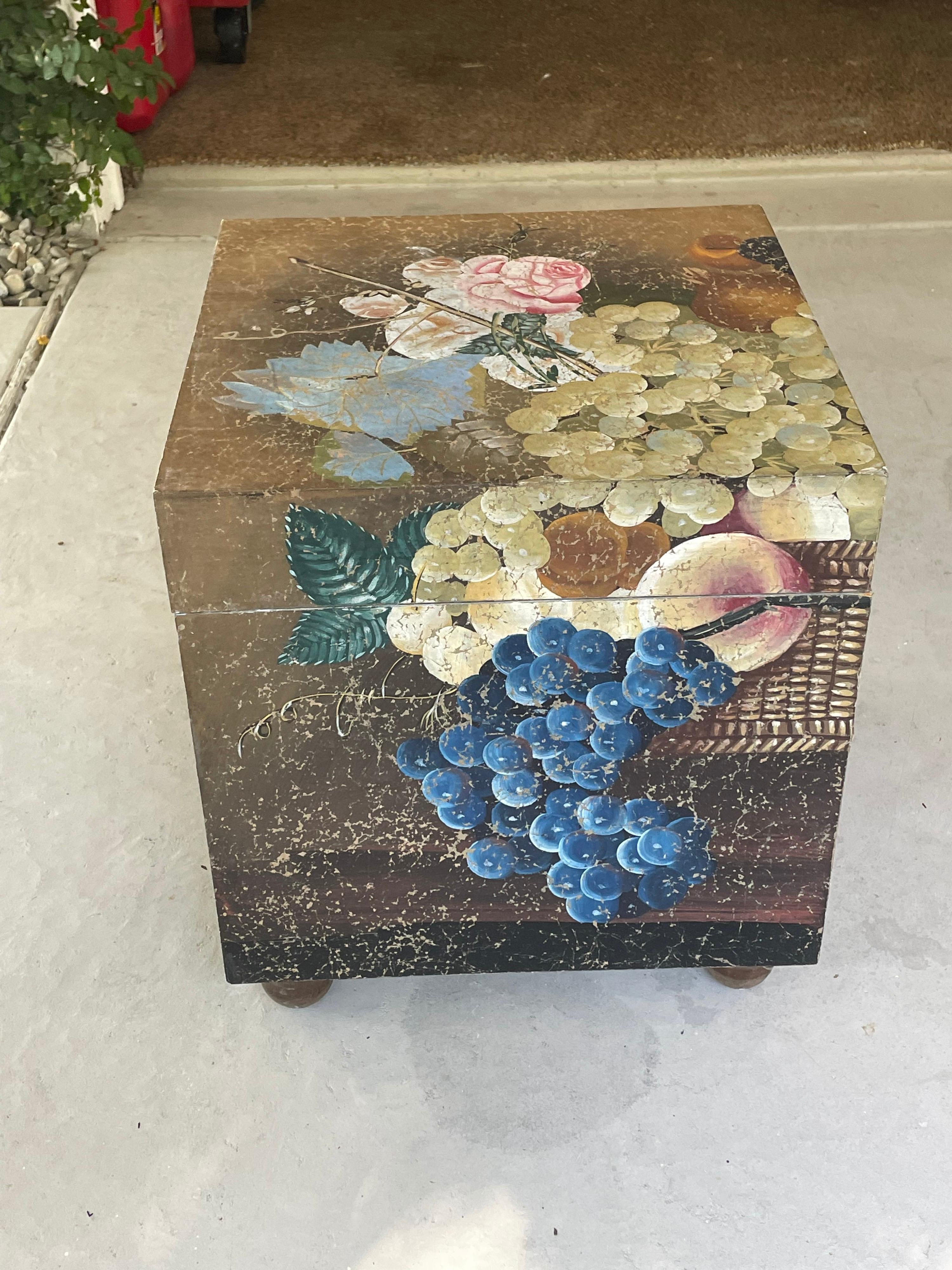 Vintage Chinese Hand Painted Trunk In Good Condition For Sale In Chicago, IL