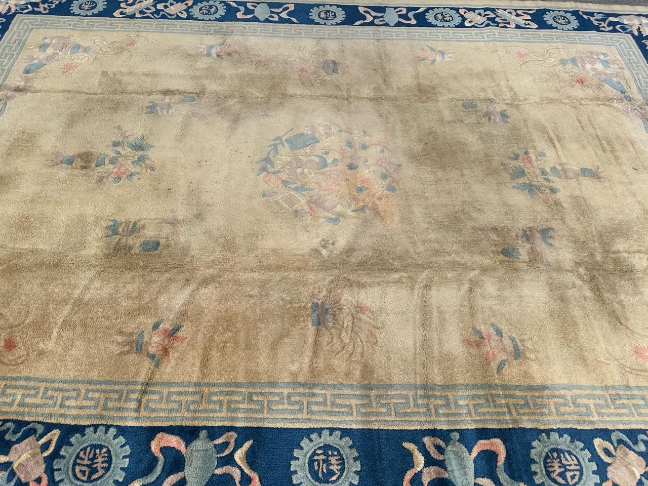 Pretty vintage Chinese rug with a simple design with some Chinese symbols on a yellow background and a navy blue background border with Chinese design and symbols, handmade by hand tufting method with wool.

✨✨✨
