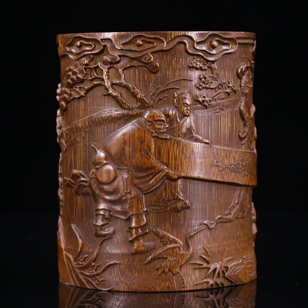 Vintage Chinese Handcrafted Bamboo Engraving Figures Story Penholder – A Masterpiece of Traditional Craftsmanship and Storytelling

This Vintage Chinese Handcrafted Bamboo Engraving Figures Story Penholder is a remarkable work of art, intricately