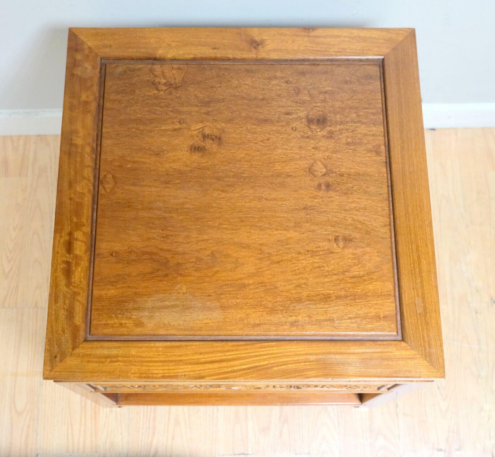 VINTAGE CHINESE HARDWOOD SiDE TABLE WITH DECORATIVE SINGLE DRAWER & SHELF For Sale 1