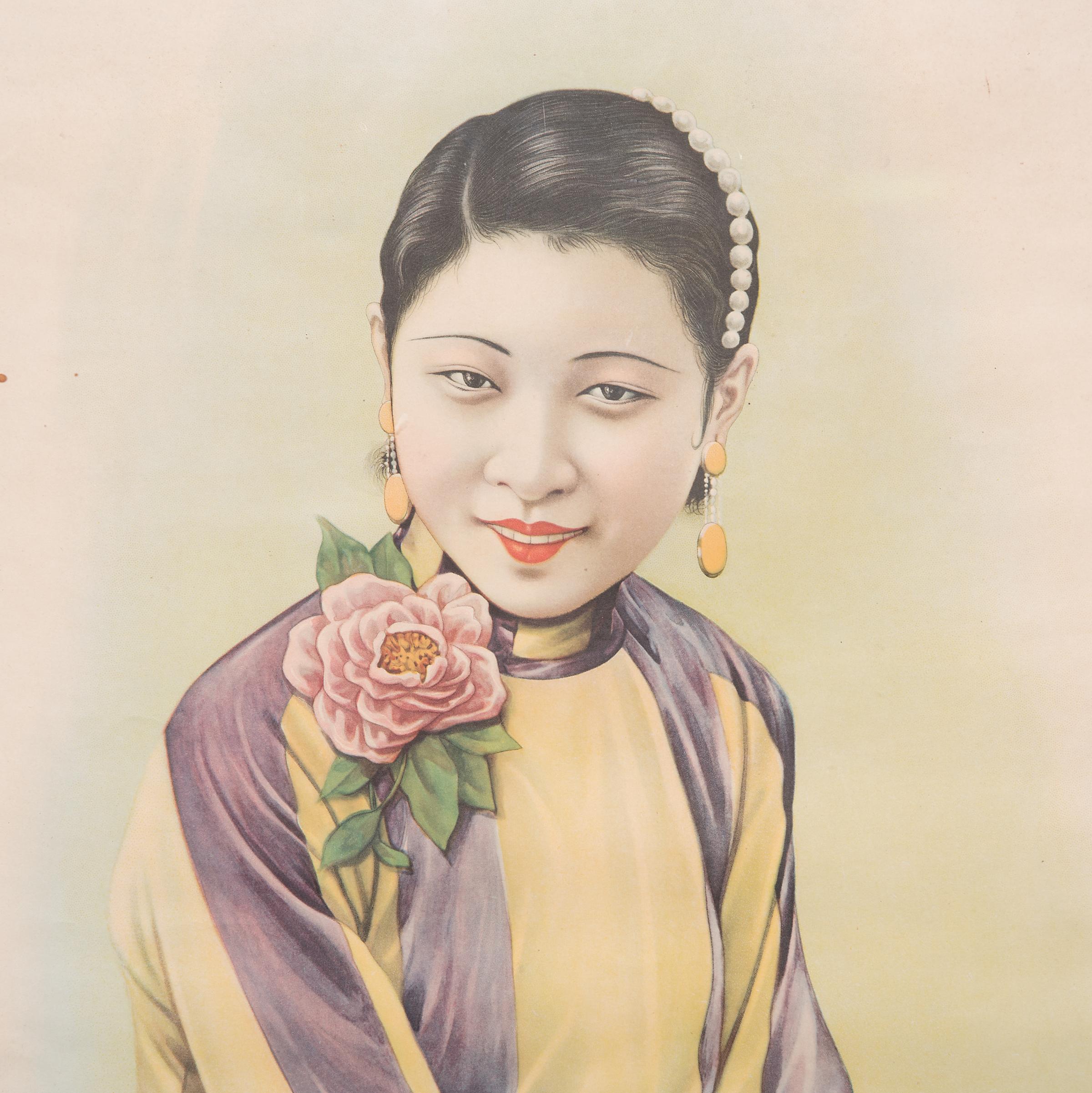 Dieses gerahmte Werbeplakat für Hatamen-Zigaretten aus den späten 1920er Jahren verbindet die Detailgenauigkeit der traditionellen chinesischen Malerei mit der Kunst der Farblithografie. Diese von der westlichen Art-Déco-Bewegung beeinflussten