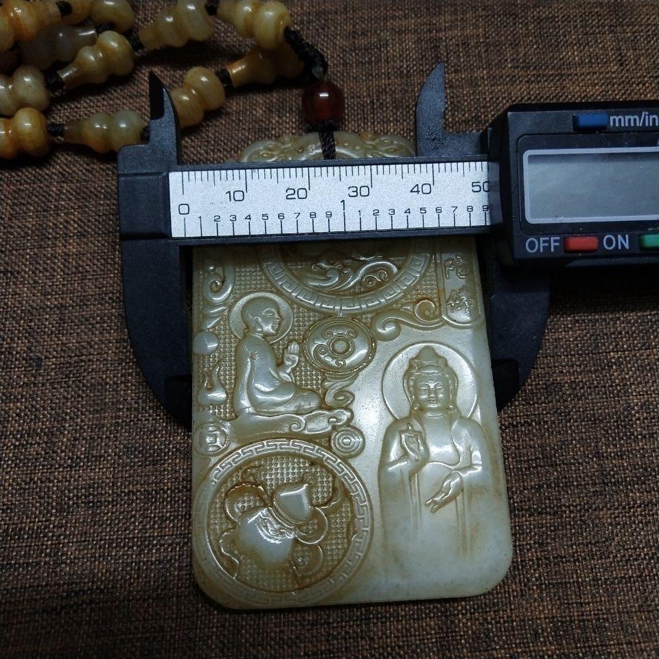 Vintage Chinese Hetian Jade Carved Buddha Pendant with Gourd Bead Necklace For Sale 1