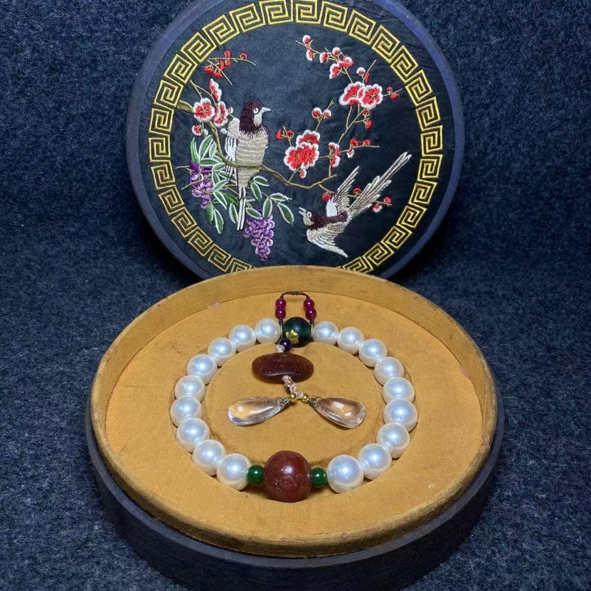 Vintage Chinese Imperial Eighteen White Pearls Bracelet In Fair Condition For Sale In 景德镇市, CN