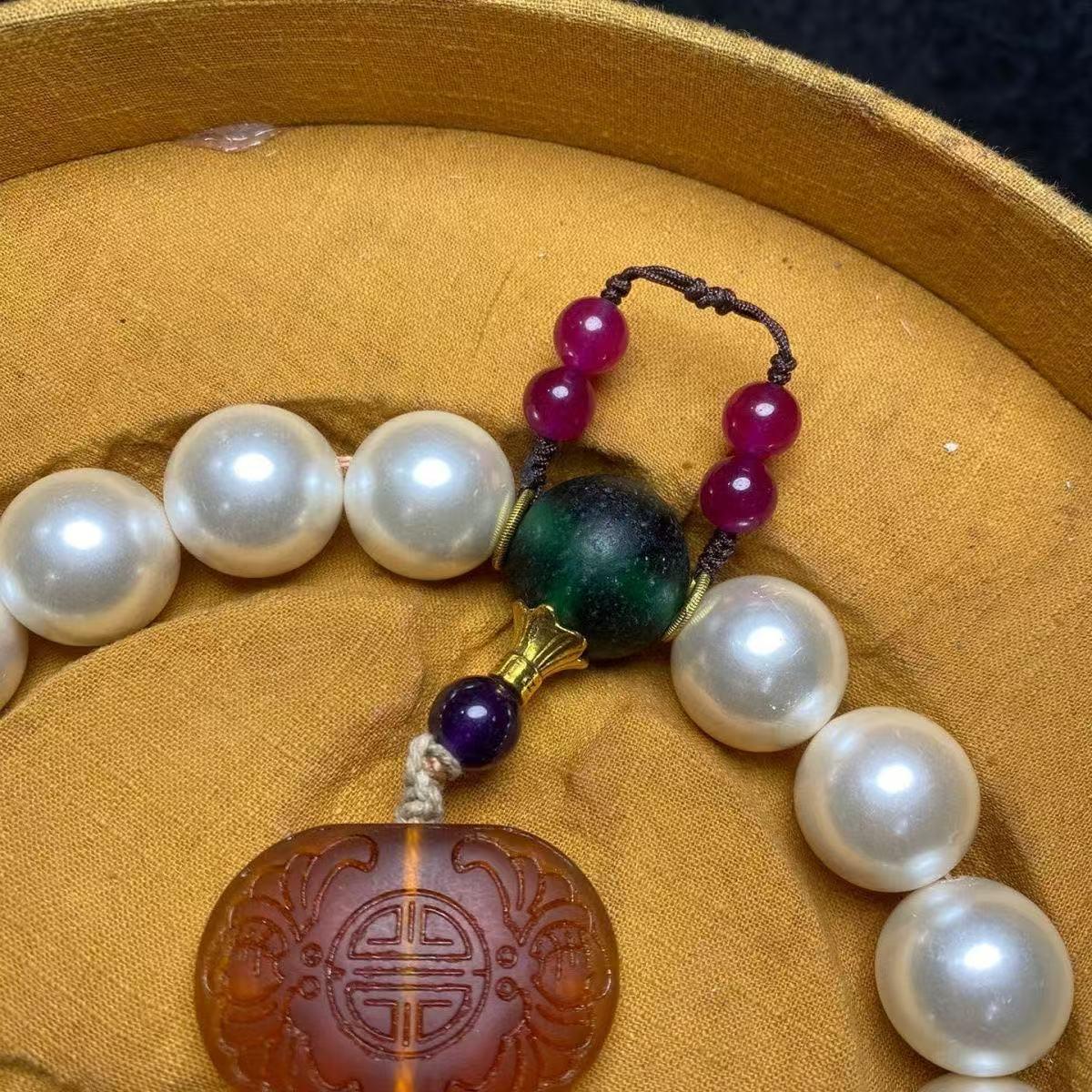 Vintage Chinese Imperial Eighteen White Pearls Bracelet For Sale 1