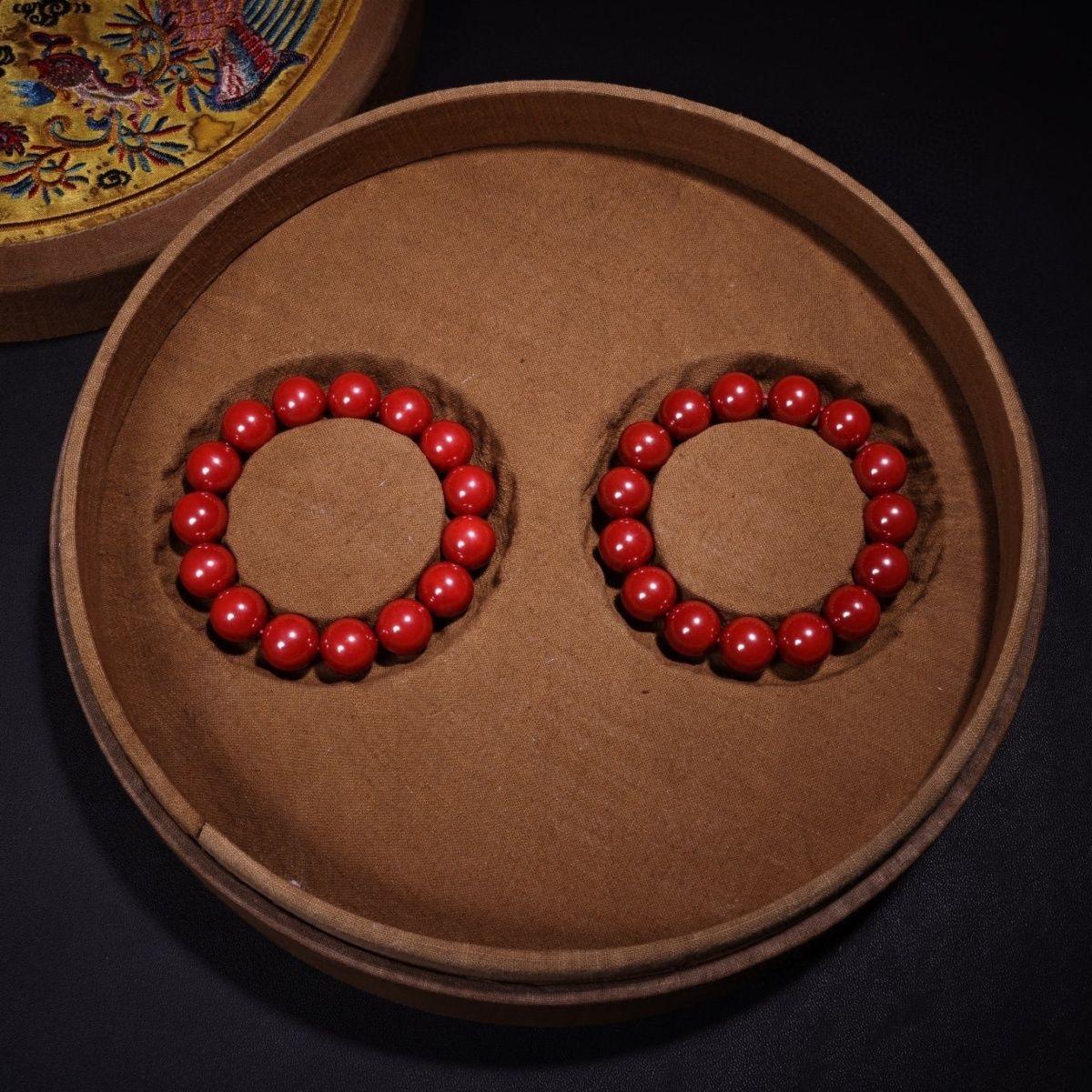 Vintage Chinese Imperial Cinnabar Red Beads Jewelry Bracelets Pair In Fair Condition For Sale In 景德镇市, CN