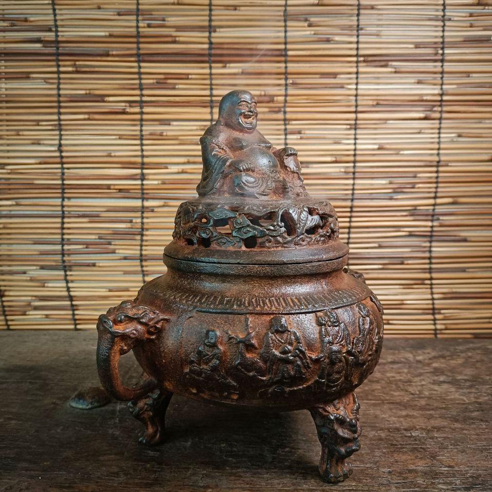 Vintage Chinese Iron Carving Eighteen Arhats Incense Burner In Fair Condition For Sale In 景德镇市, CN