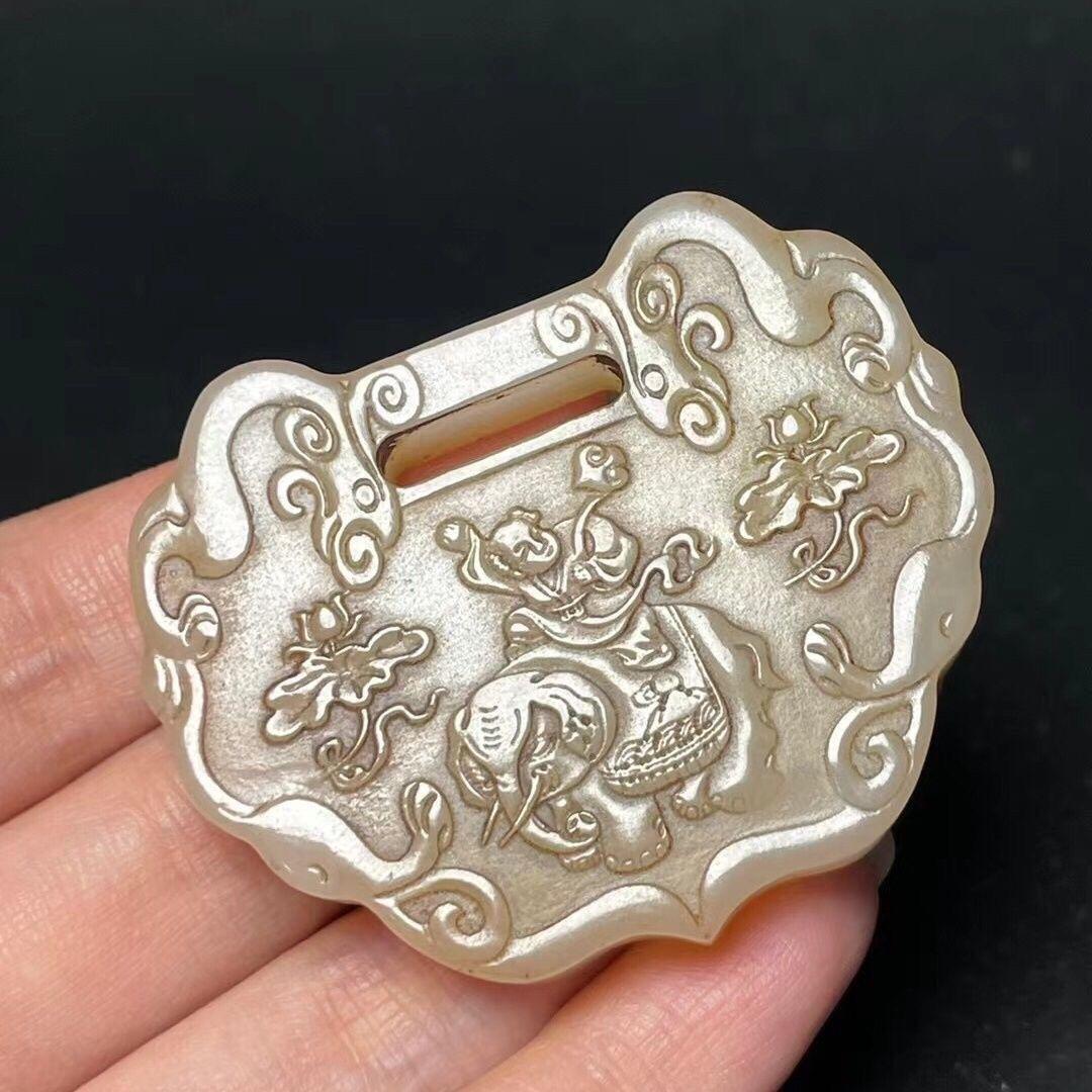 Vintage Chinese Jade Pendant – Kid Riding Elephant Safety Lock Carving, Symbolic Protection Jewelry

Embrace tradition and symbolism with this exquisite Vintage Chinese Jade Pendant, featuring a finely carved design of a child riding an elephant,