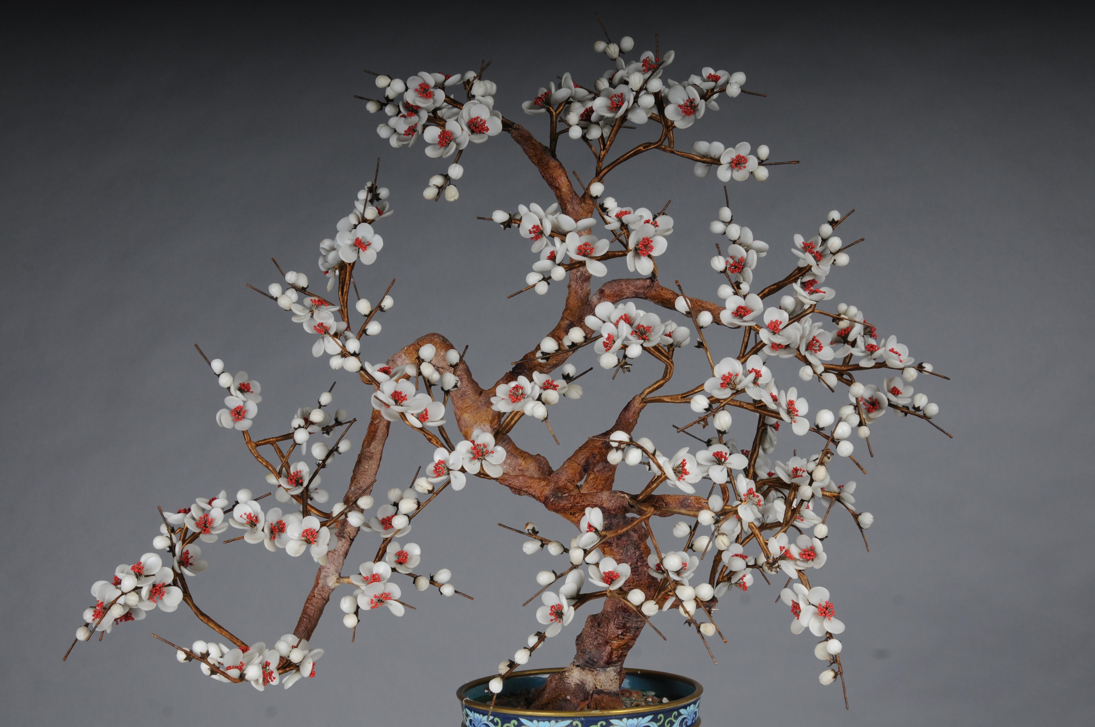 Vintage Chinese Jade Edelstein Bonsai Baum Skulptur, Cloisonné Pflanzer (Mitte des 20. Jahrhunderts) im Angebot