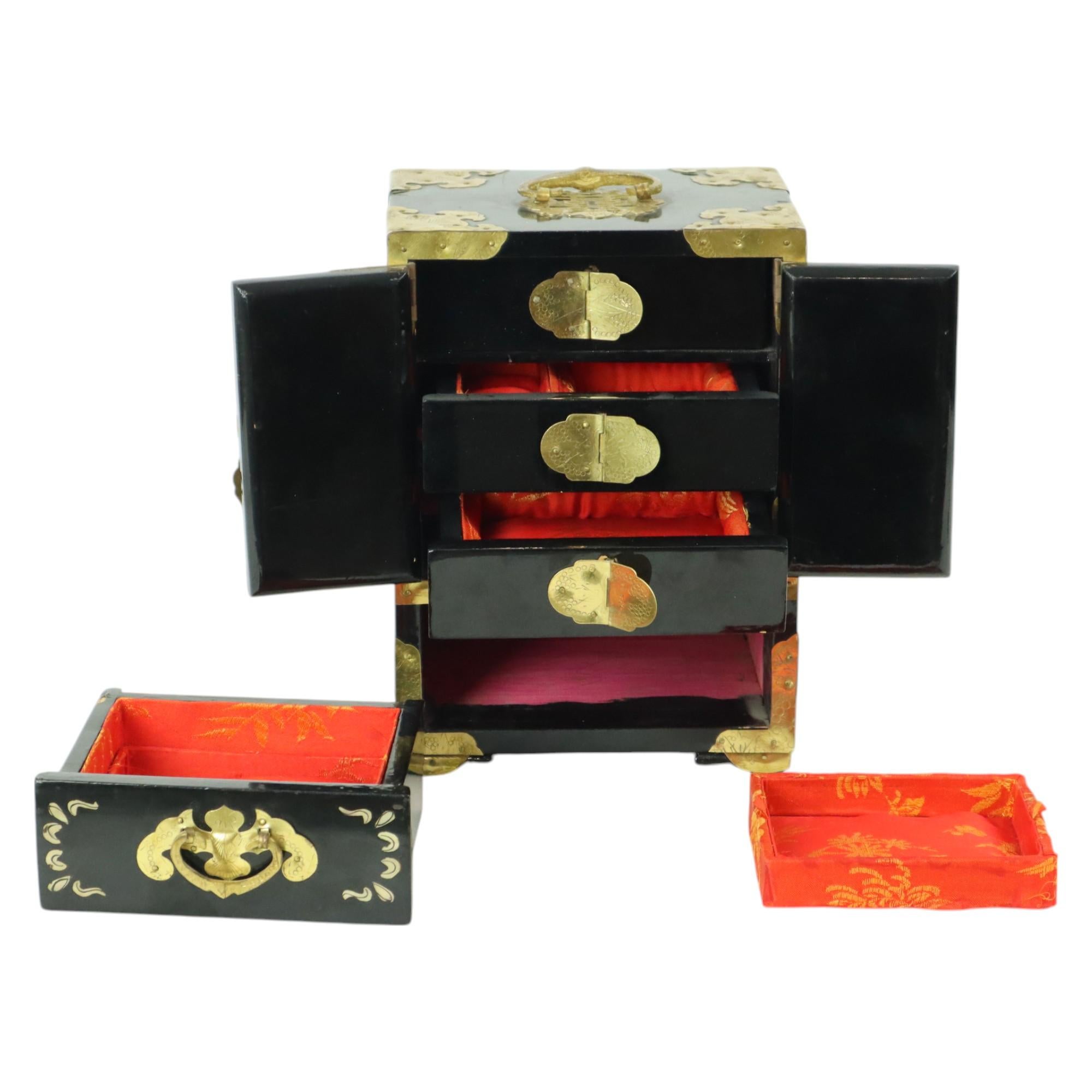 Vintage Chinese Jewelry Box Lacquered Wood Mother of Pearl Brass For Sale 4
