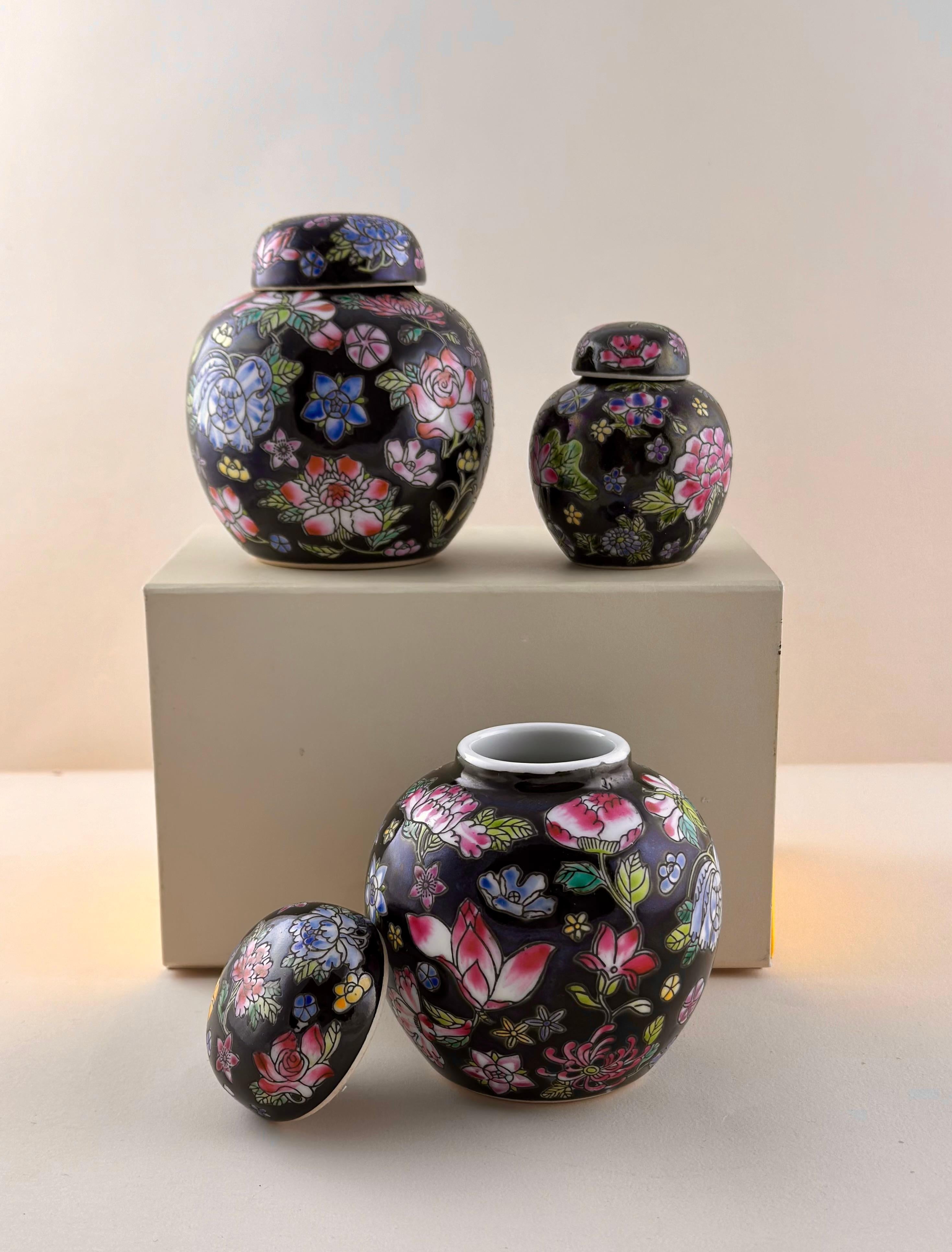 Vintage Chinese Jingdezhen Porcelain  'Famille Noire' Ginger Jars - Set of 3  In Good Condition For Sale In Glasgow, GB