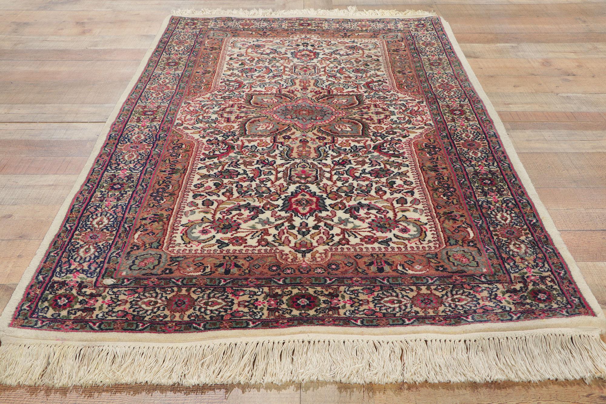 Chinesischer Kerman-Teppich im Vintage-Look, zeitloser Stil trifft auf traditionelle Sensibilität (20. Jahrhundert) im Angebot