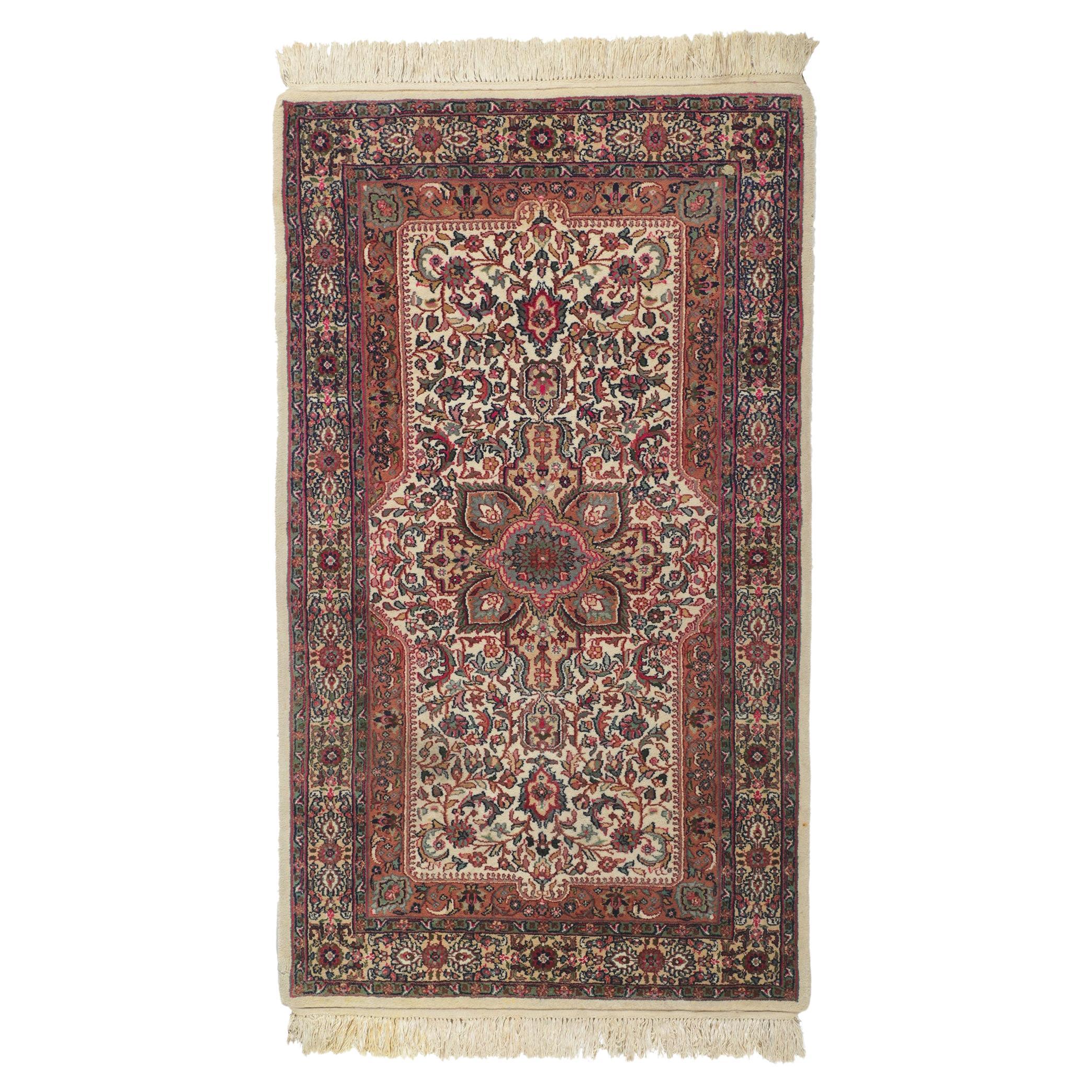 Chinesischer Kerman-Teppich im Vintage-Look, zeitloser Stil trifft auf traditionelle Sensibilität