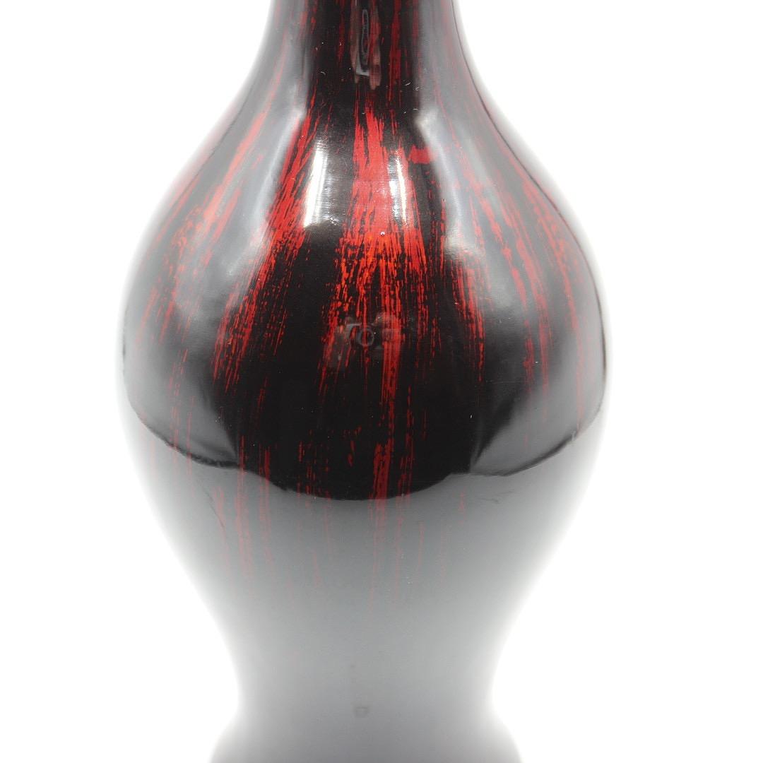 Vintage Chinese Lacquer Vase Black and Red, China Midcentury In Good Condition For Sale In Basel, BS