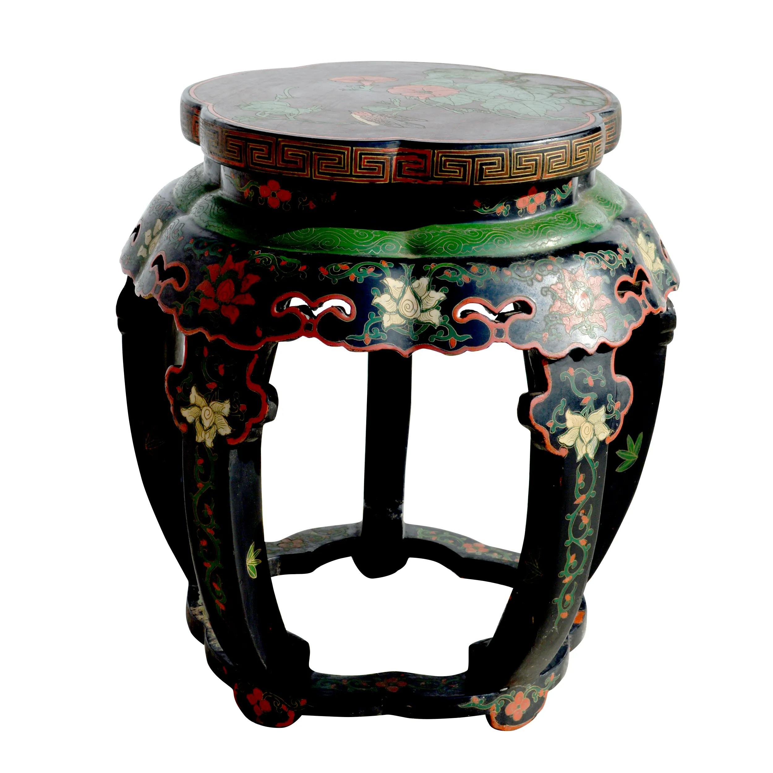 Carved Vintage Chinese Lacquered Chinoiserie Side Table For Sale