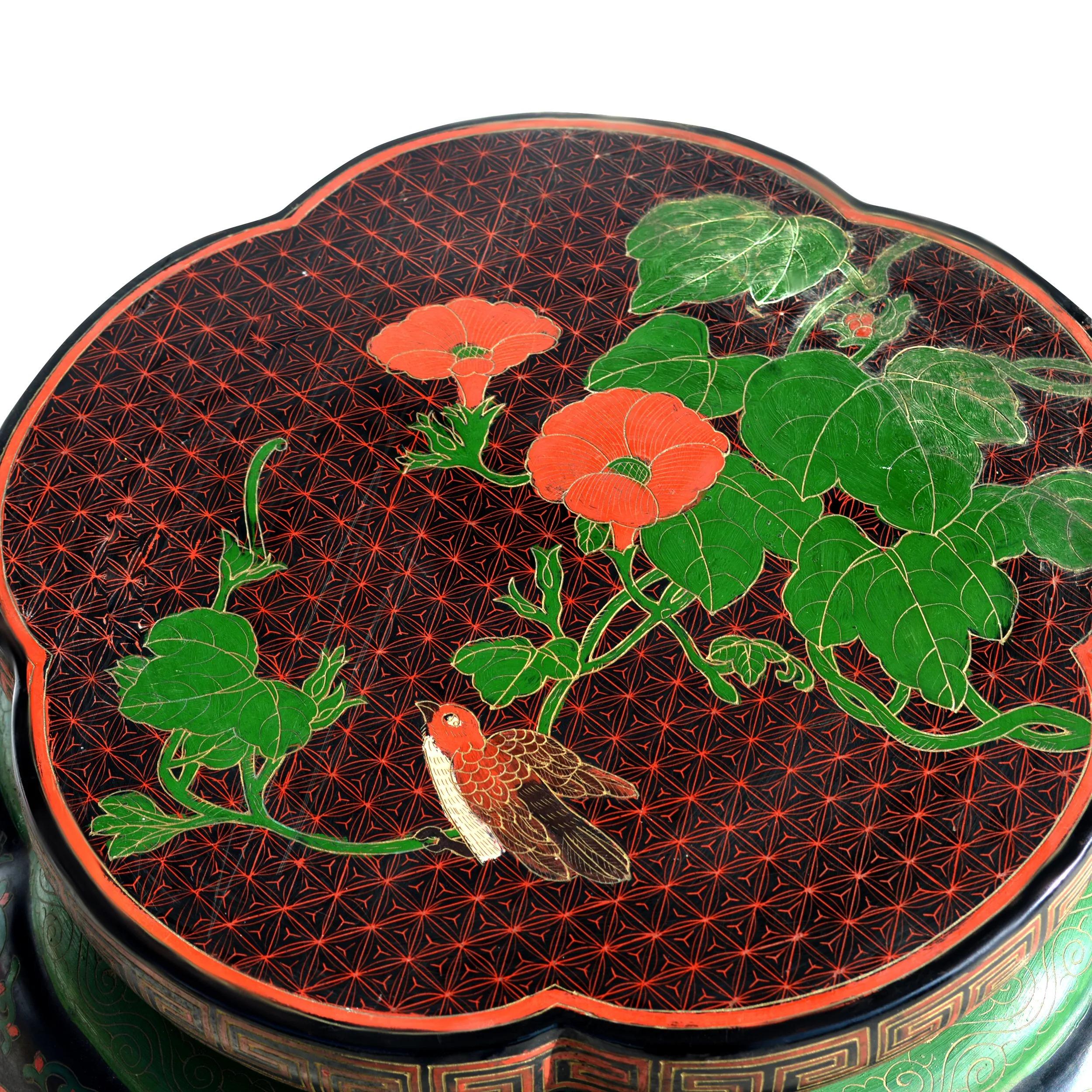 Vintage Chinese Lacquered Chinoiserie Side Table In Good Condition For Sale In Pasadena, TX