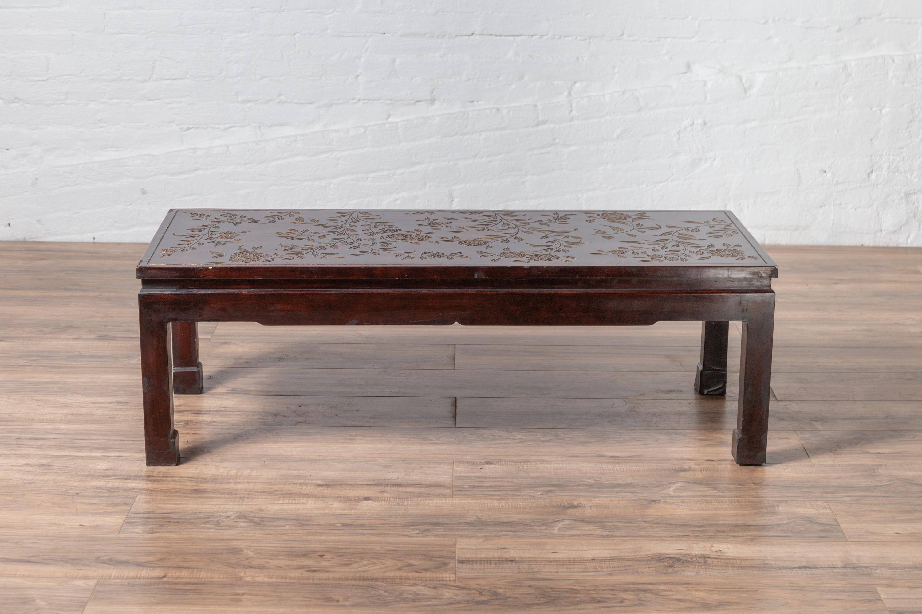 Vintage Chinese Lacquered Coffee Table with Carved and Gilt Floral Décor For Sale 8