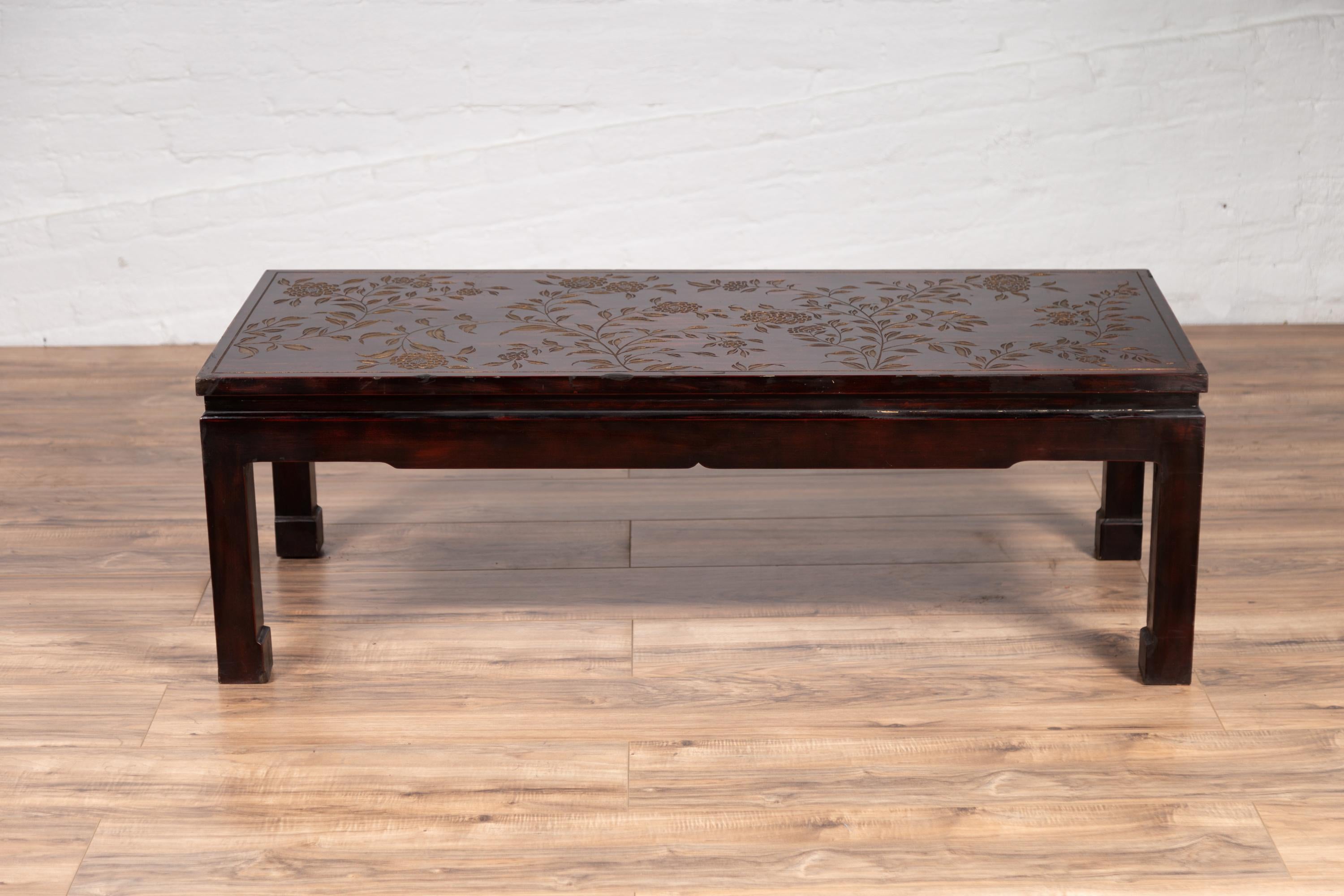 20th Century Vintage Chinese Lacquered Coffee Table with Carved and Gilt Floral Décor For Sale