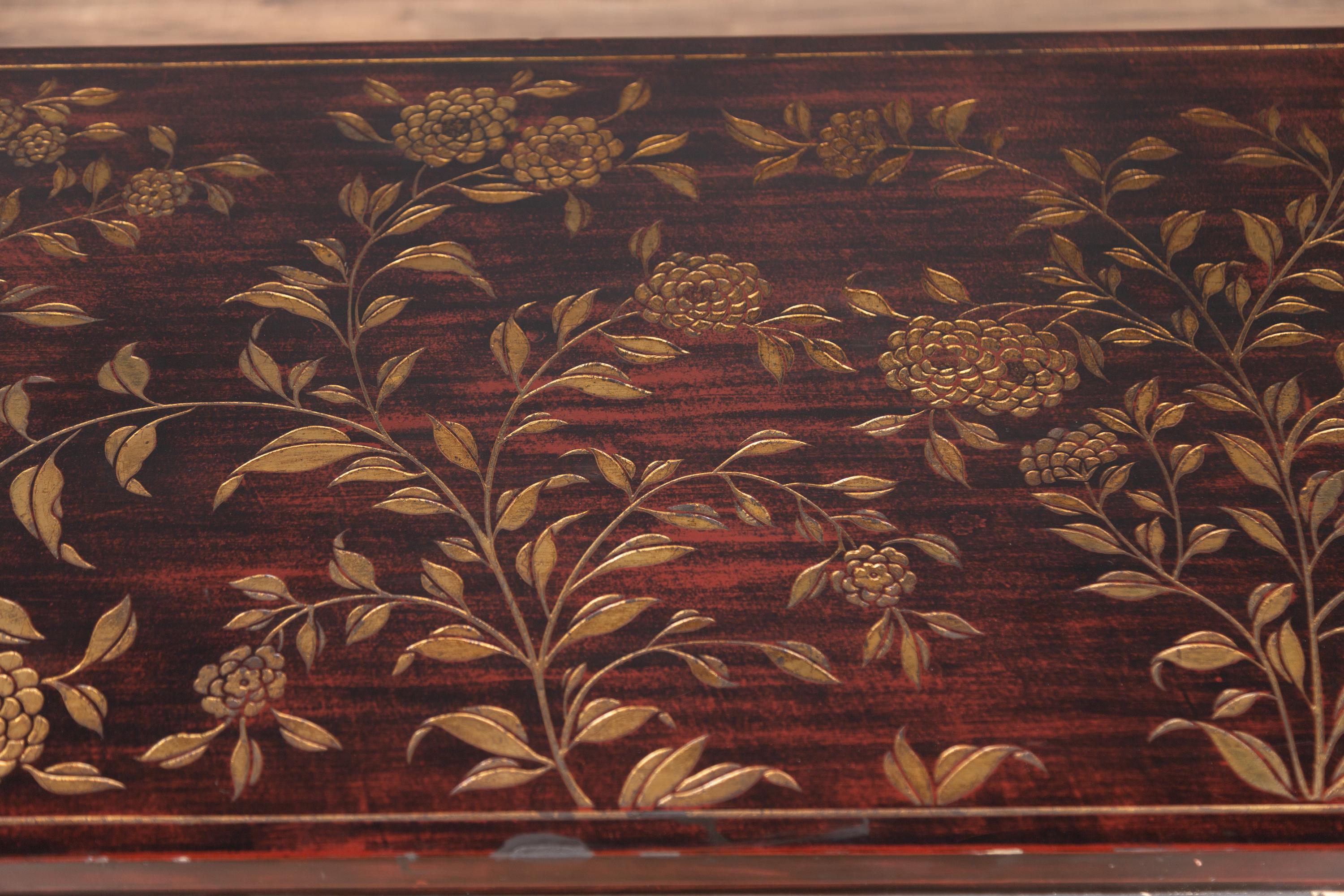 Vintage Chinese Lacquered Coffee Table with Carved and Gilt Floral Décor For Sale 2