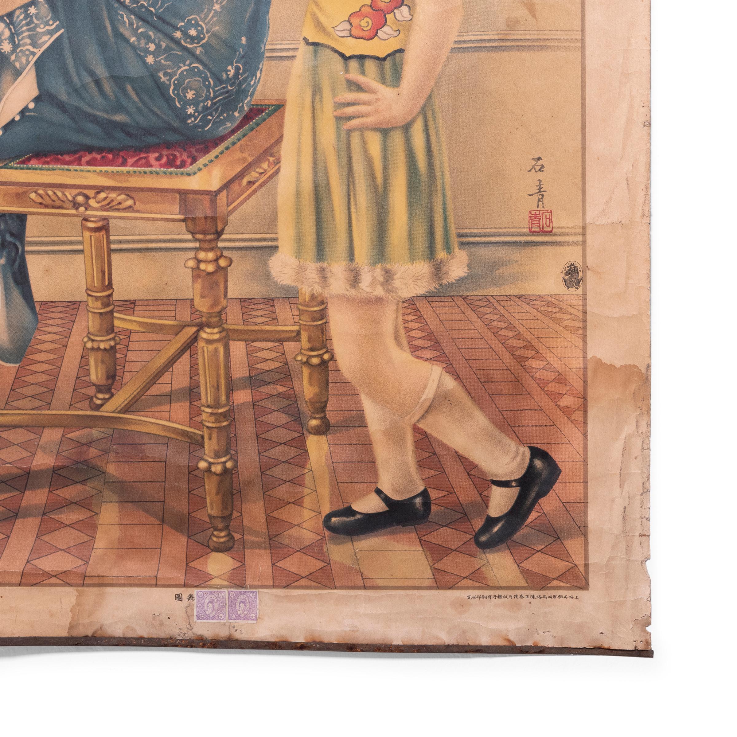 Dieses Plakat aus den 1920er Jahren verbindet die Detailgenauigkeit der traditionellen chinesischen Malerei mit dem Handwerk der Farblithografie. Das Plakat zeigt zwei junge Mädchen, die sich um einen verzierten Hocker versammelt haben, gekleidet in