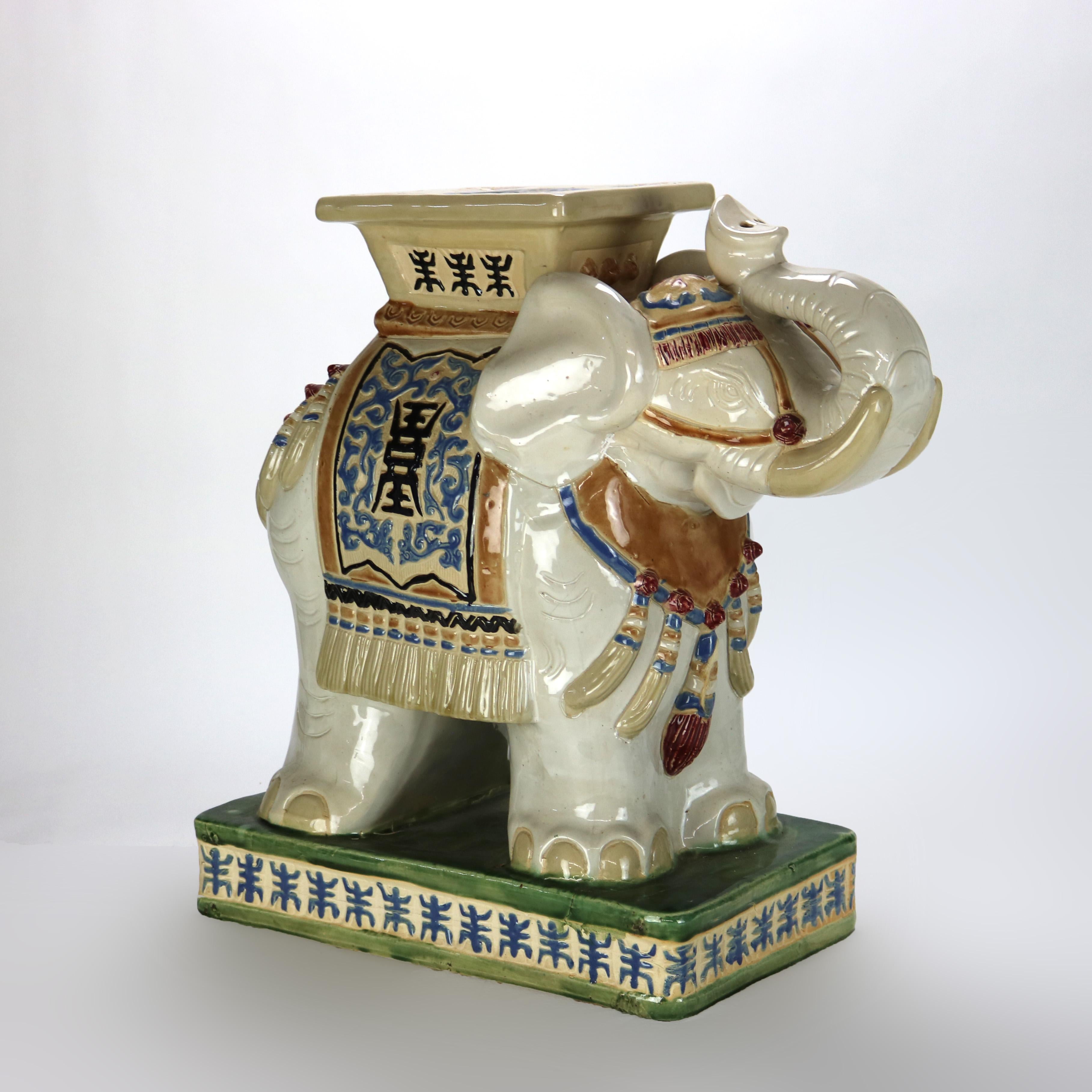 Asiento de jardín de cerámica china vintage con forma de elefante de mediados del siglo XX en venta 1