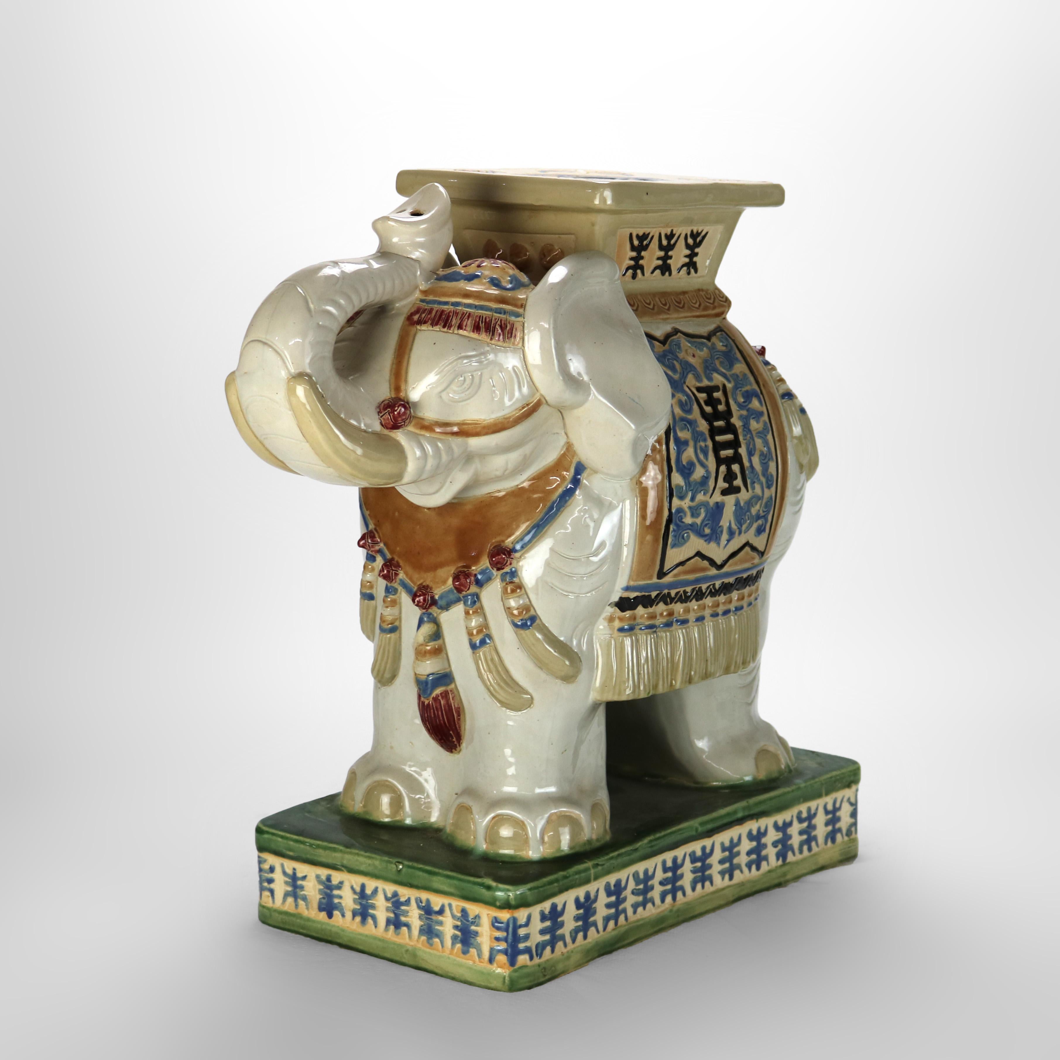 Asiento de jardín de cerámica china vintage con forma de elefante de mediados del siglo XX en venta 2