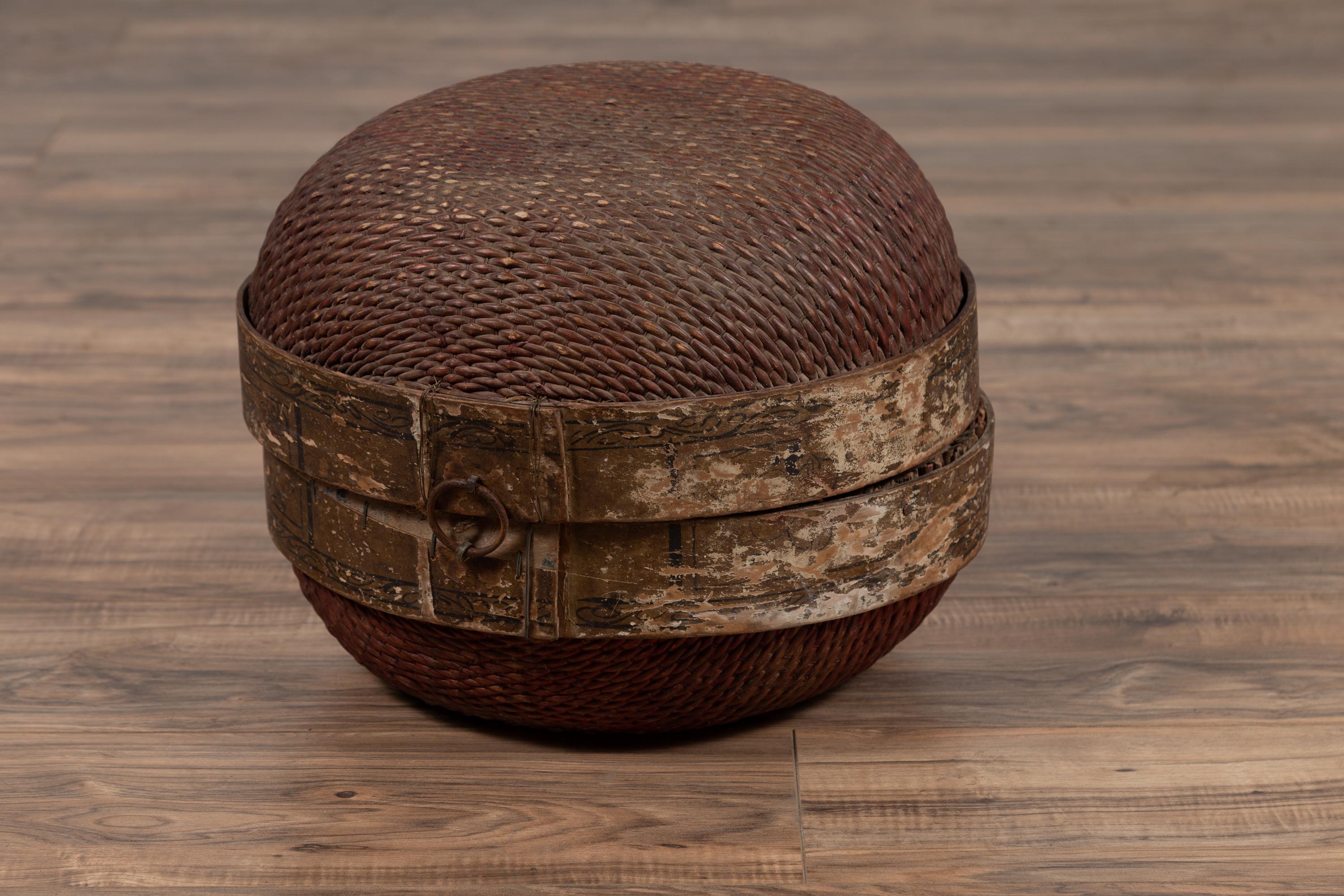 Vintage Chinese Midcentury Rattan Circular Hat Box with Weathered Patina For Sale 4