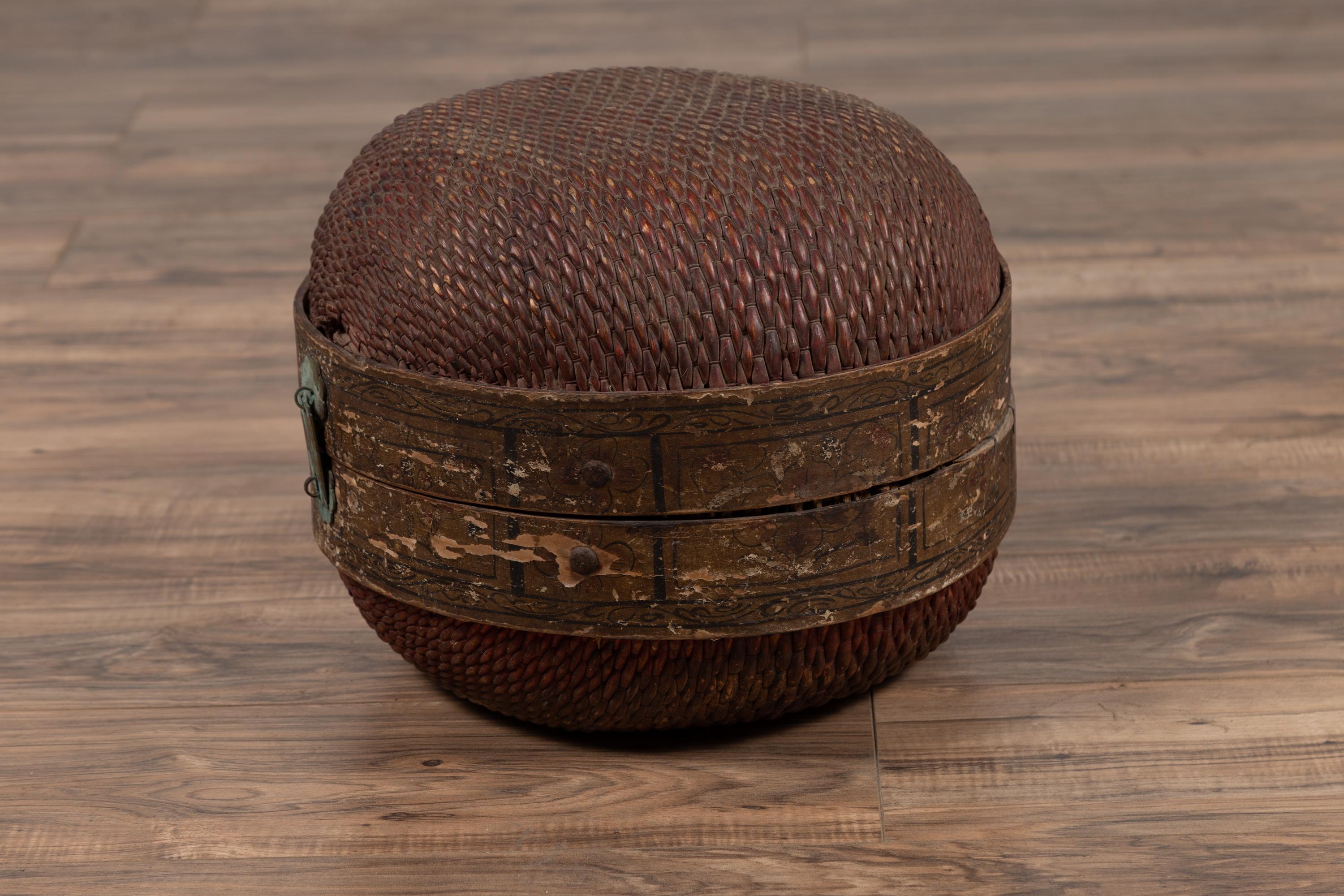 Vintage Chinese Midcentury Rattan Circular Hat Box with Weathered Patina For Sale 5
