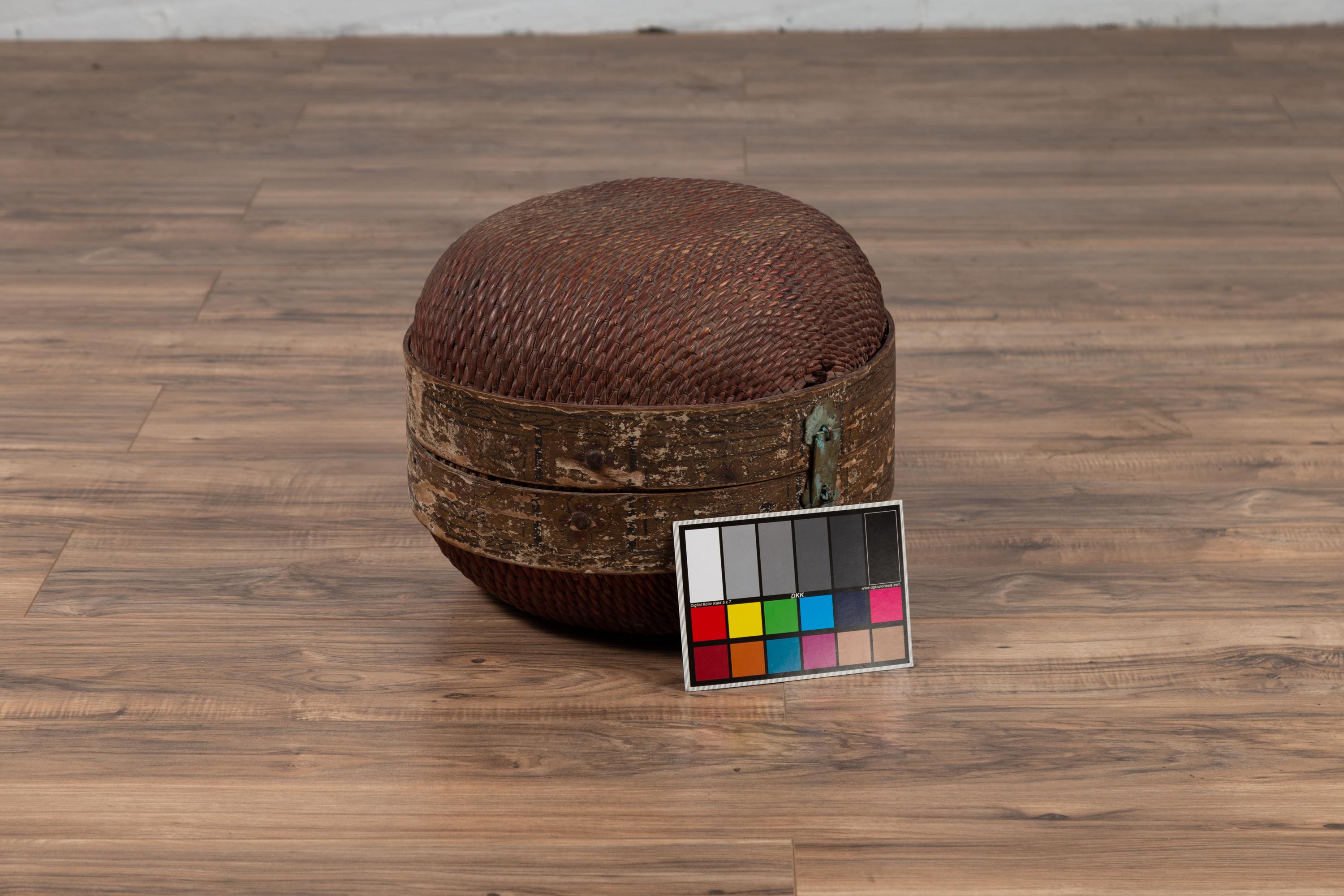 Vintage Chinese Midcentury Rattan Circular Hat Box with Weathered Patina For Sale 7