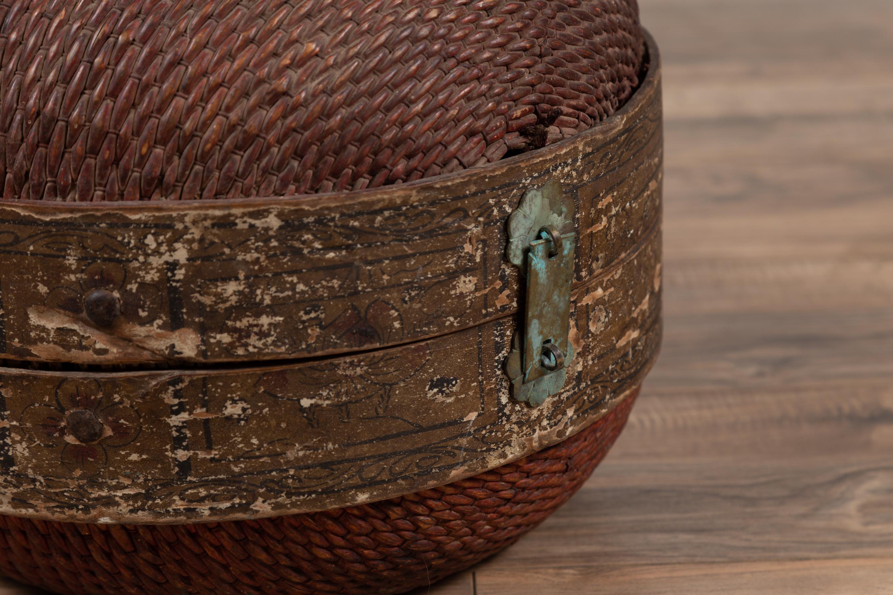 Vintage Chinese Midcentury Rattan Circular Hat Box with Weathered Patina In Good Condition For Sale In Yonkers, NY