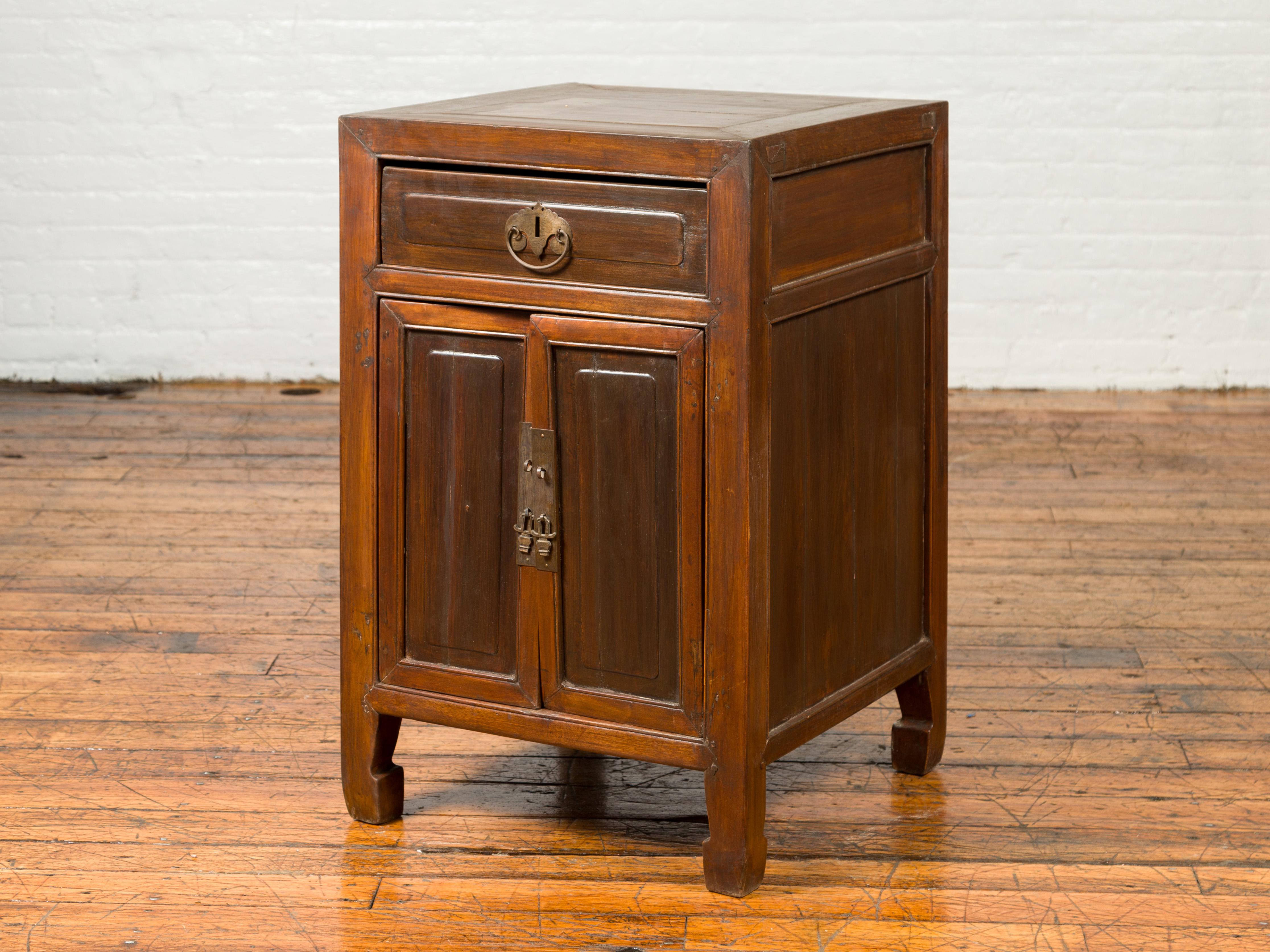 Midcentury Two-Toned Side Chest with Single Drawer and Double Doors For Sale 3