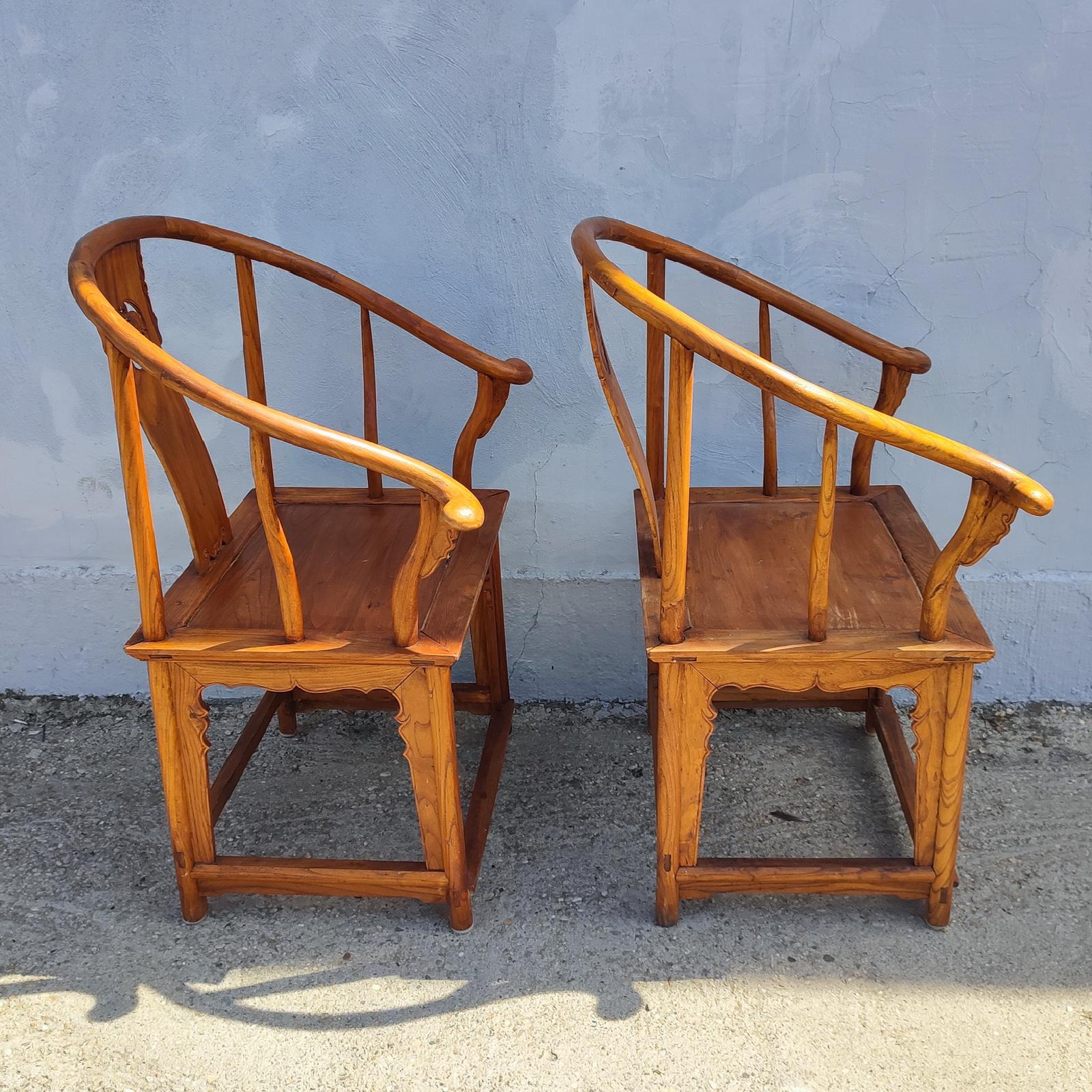 Vintage Chinesisch Ming-Stil Holz Paar Hufeisen Sessel und passender Tisch im Angebot 11