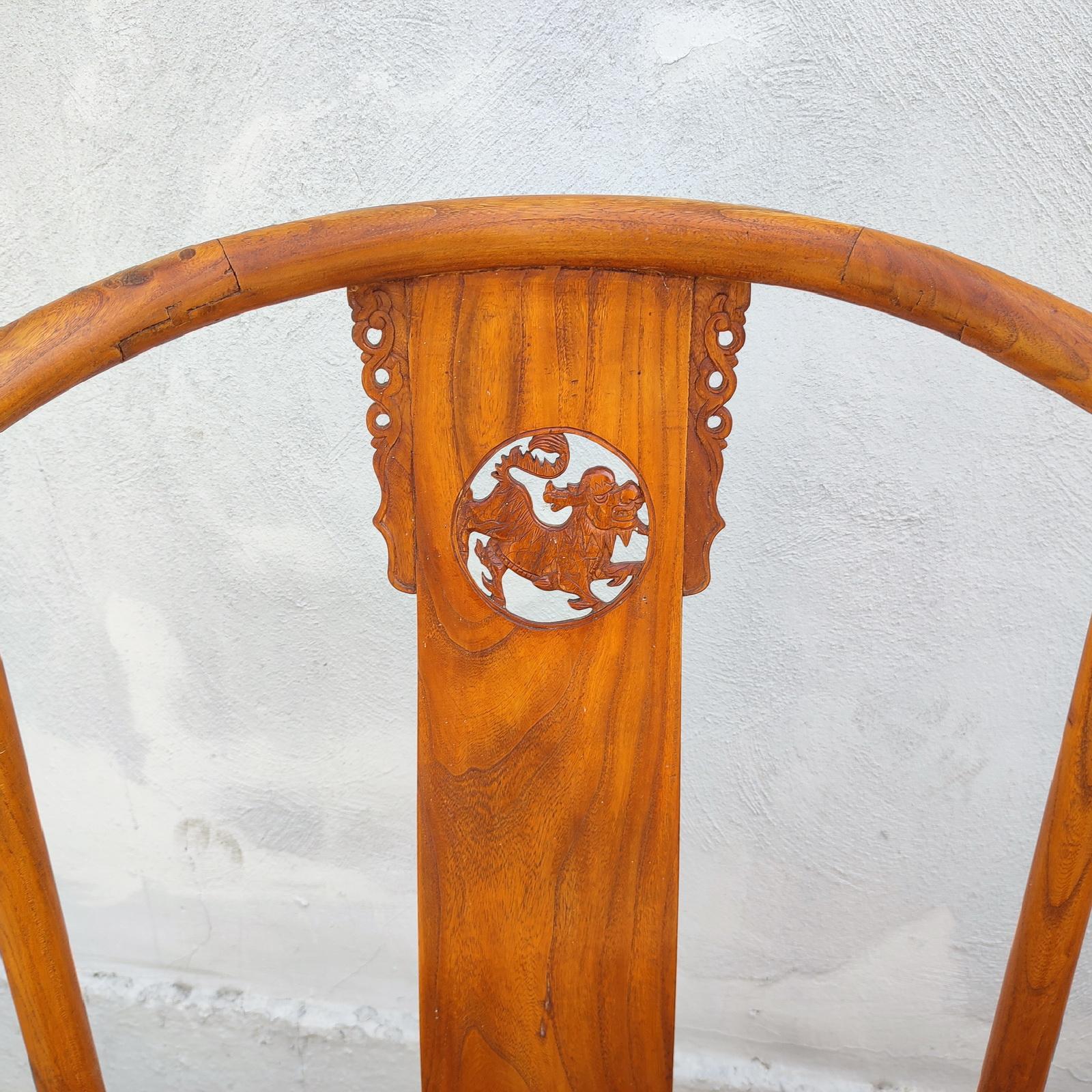 Vintage Chinesisch Ming-Stil Holz Paar Hufeisen Sessel und passender Tisch (20. Jahrhundert) im Angebot