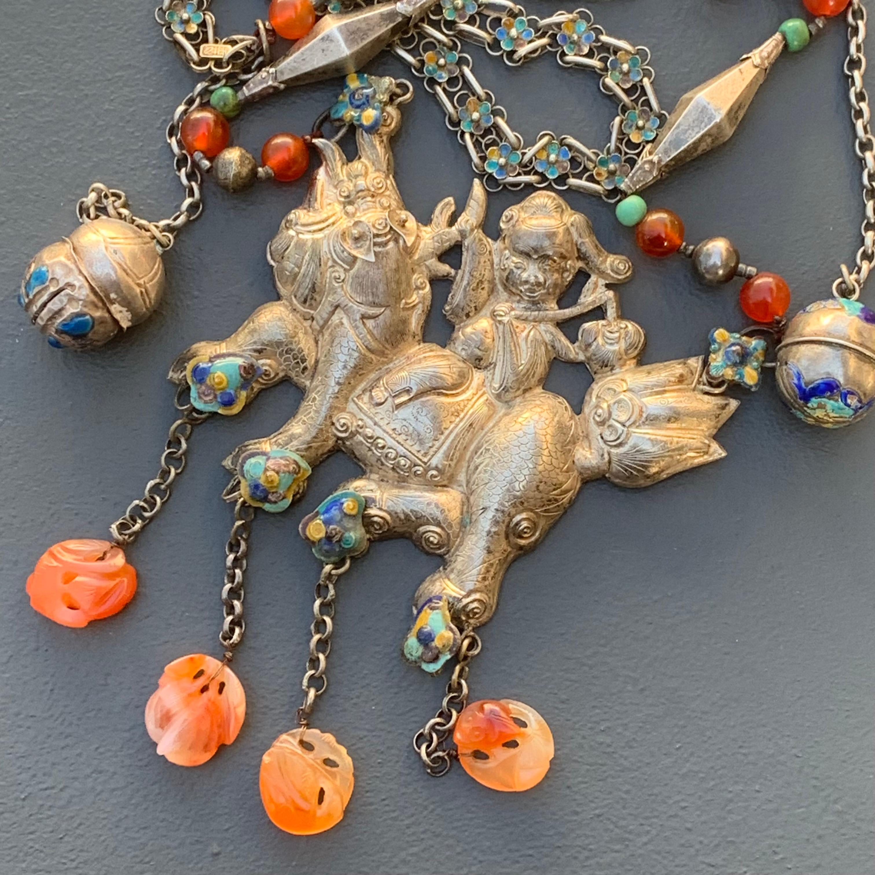 Collier vintage chinois de Mongolie sculpté en cornaline, turquoise et argent émaillé Bon état - En vente à Plainsboro, NJ