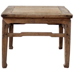 Vieille table d'extrémité ou table d'appoint en bois d'orme naturel