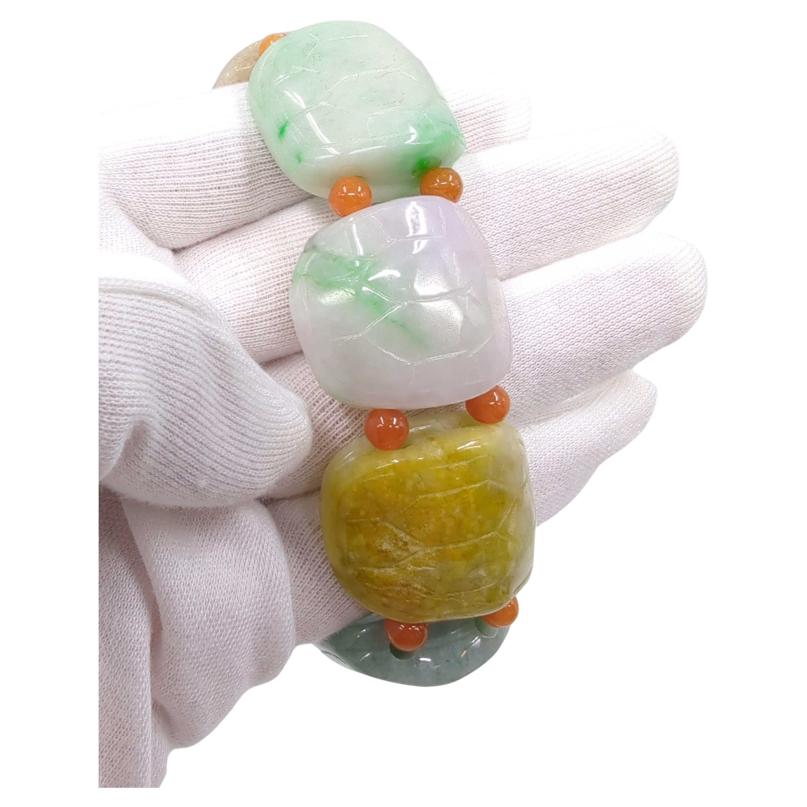 Artigiano Bracciale con perline multicolore di giadeite naturale cinese d'epoca a forma di guscio di tartaruga in vendita