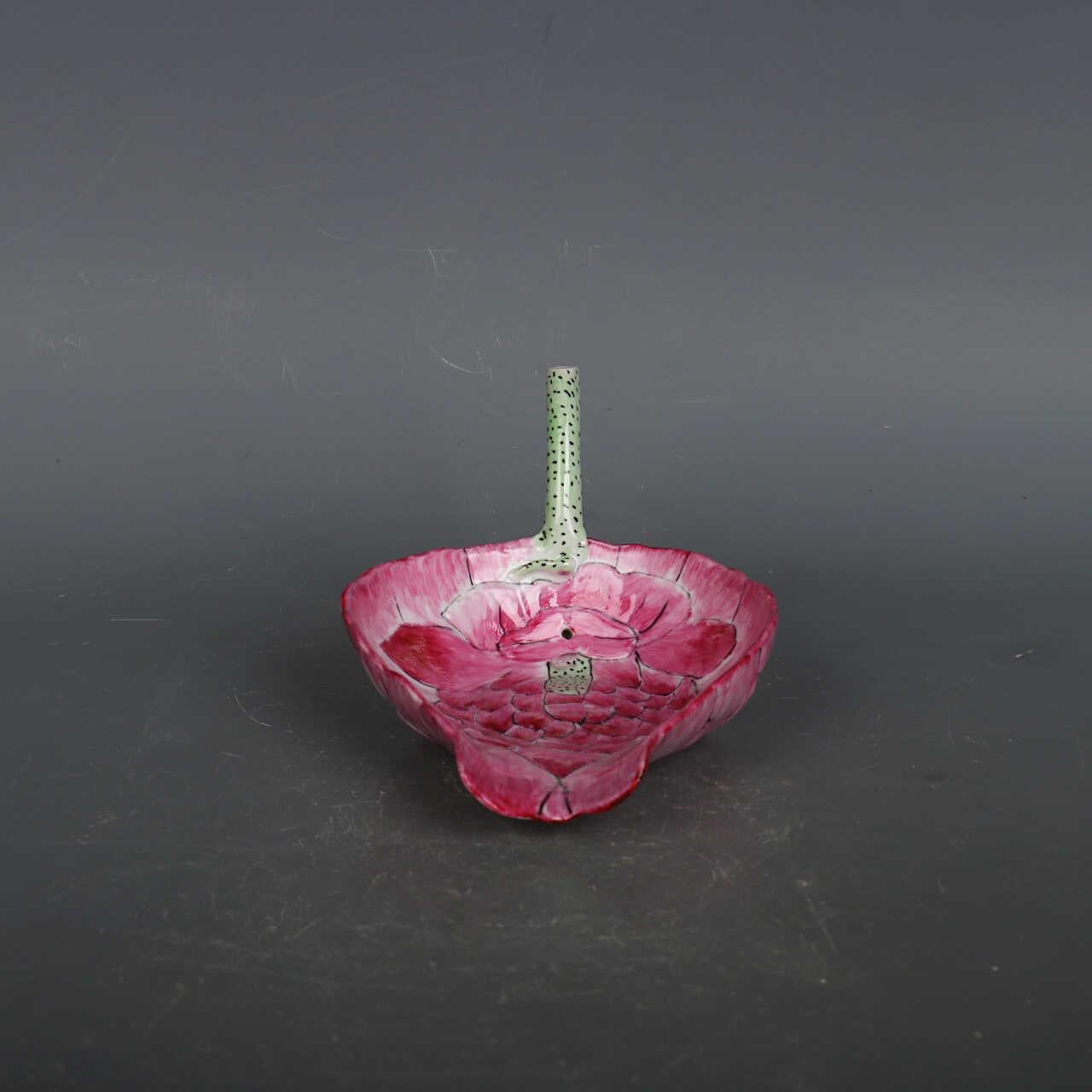 Ciotola vintage in porcellana rosa in stile Nature Leaf cinese In condizioni discrete in vendita a 景德镇市, CN