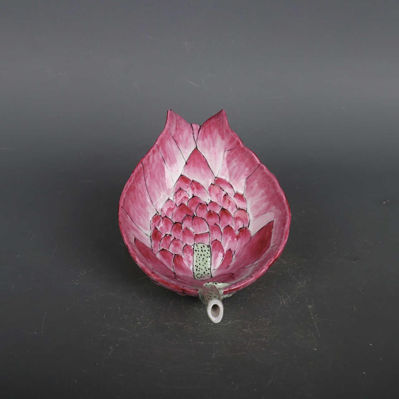 XX secolo Ciotola vintage in porcellana rosa in stile Nature Leaf cinese in vendita