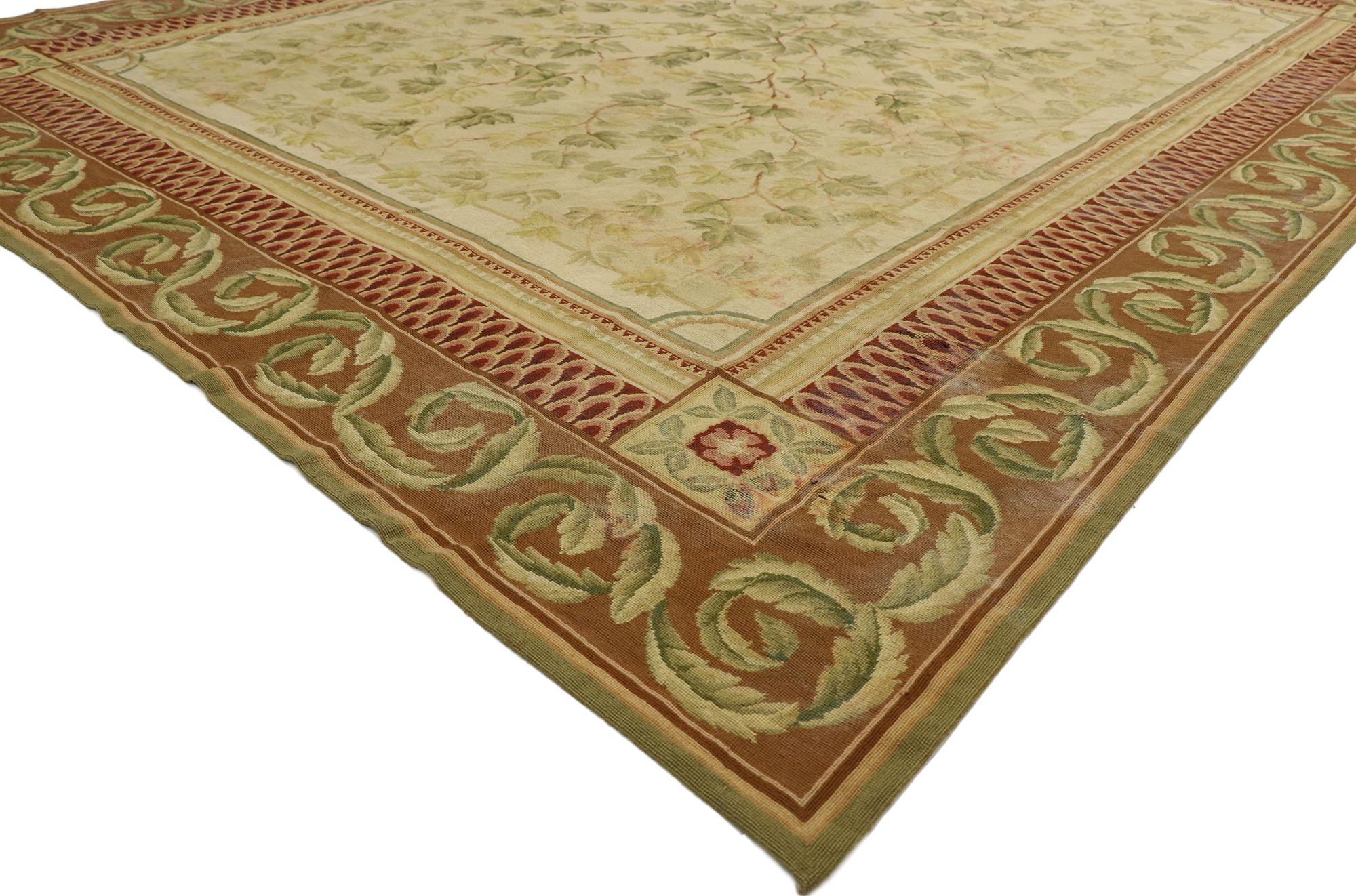 Aubusson Tapis chinois vintage à l'aiguille avec style cottage anglais en vente