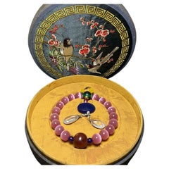 Bracelet vintage en opale chinoise avec dix-huit perles dans une boîte brodée