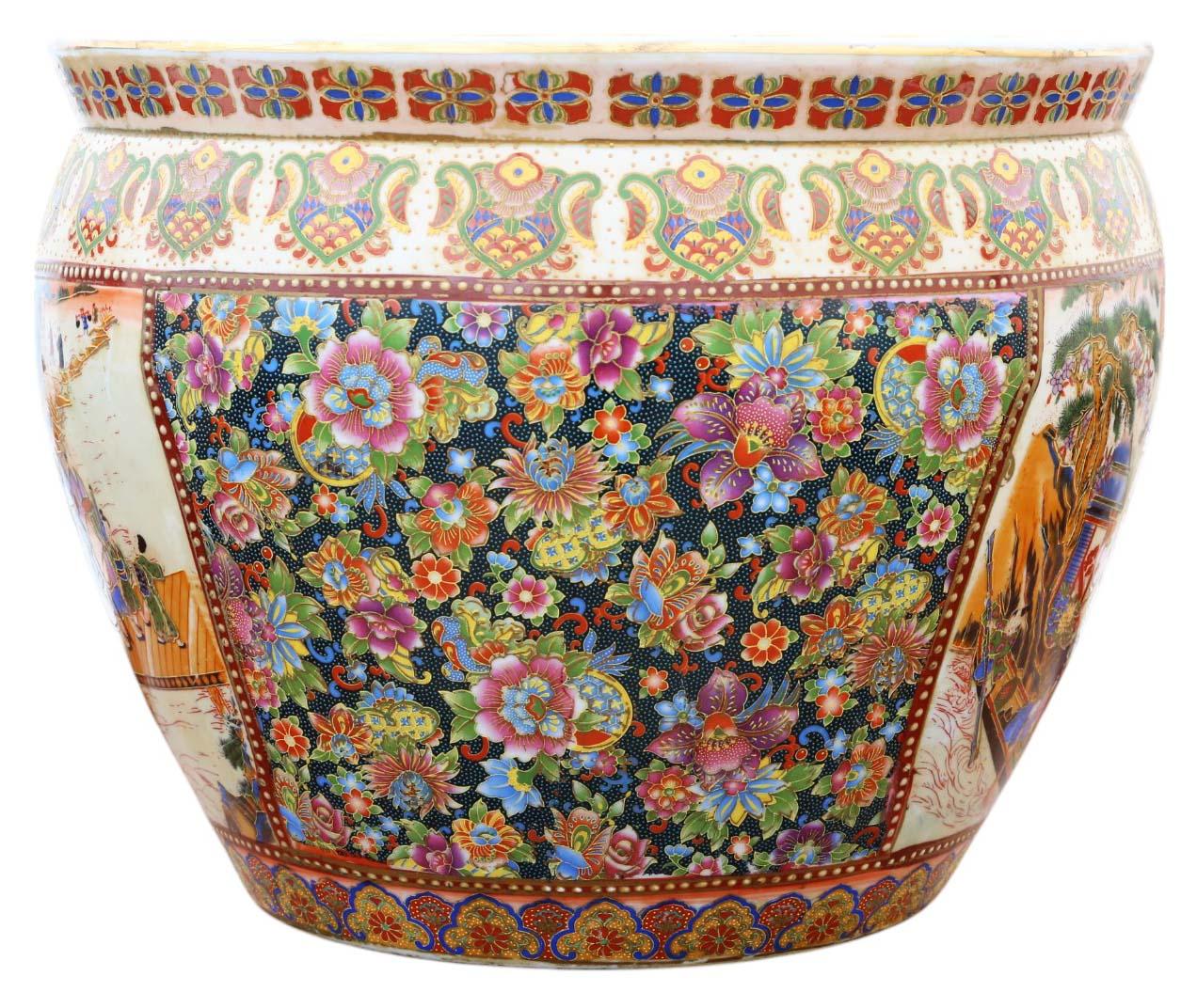 Vintage Chinese Oriental Ceramic Fish Bowl Planter – Decorative Jardinière (20th Century)

This large, decorative Chinese ceramic fish bowl planter dates from the 20th century and makes a striking addition to any space.

Condition:
In good vintage