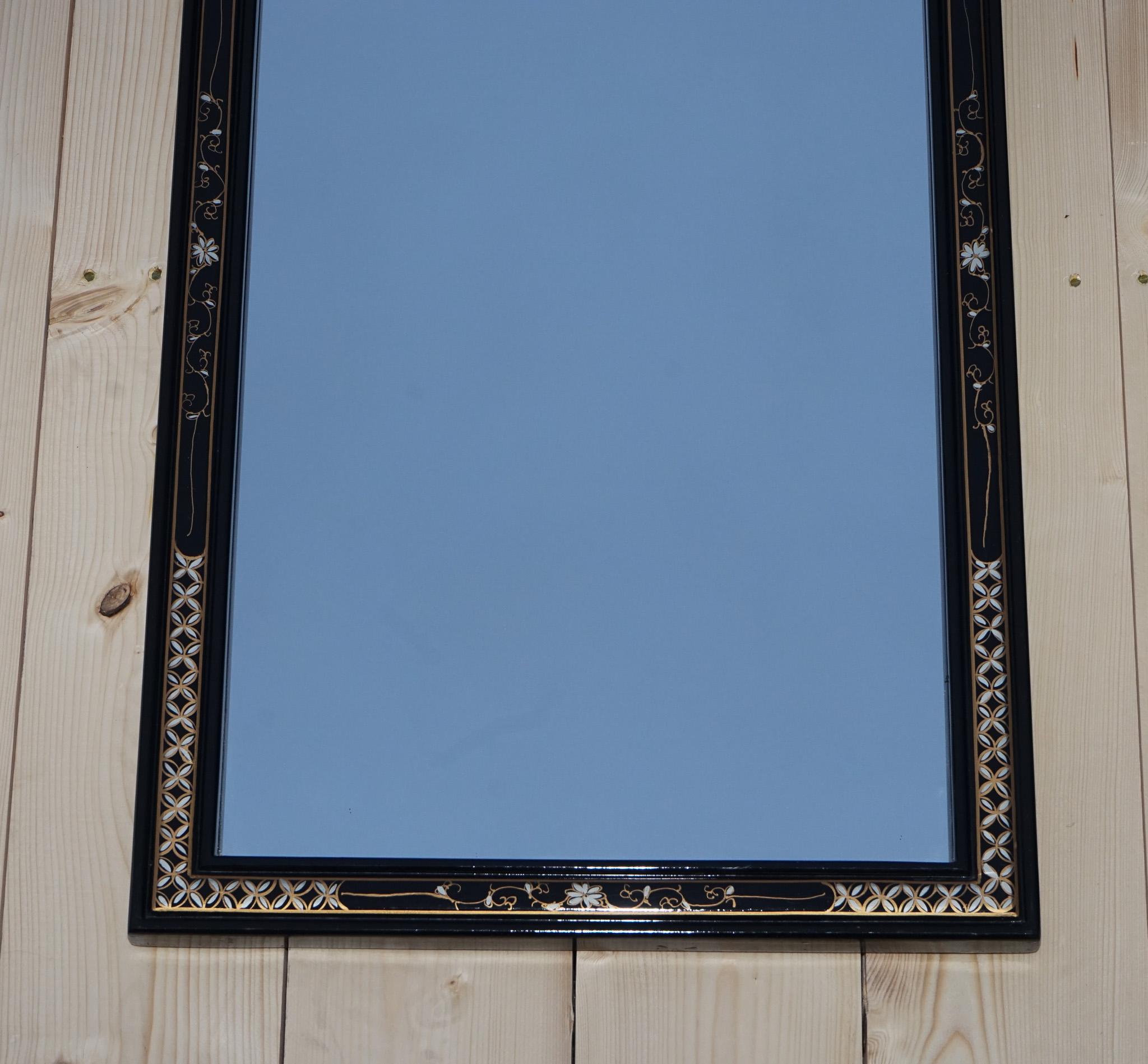 Hand-Crafted VINTAGE CHINESE ORIENTAL CHINOISERIE ORNATE LACQUERED WALL MiRROR For Sale