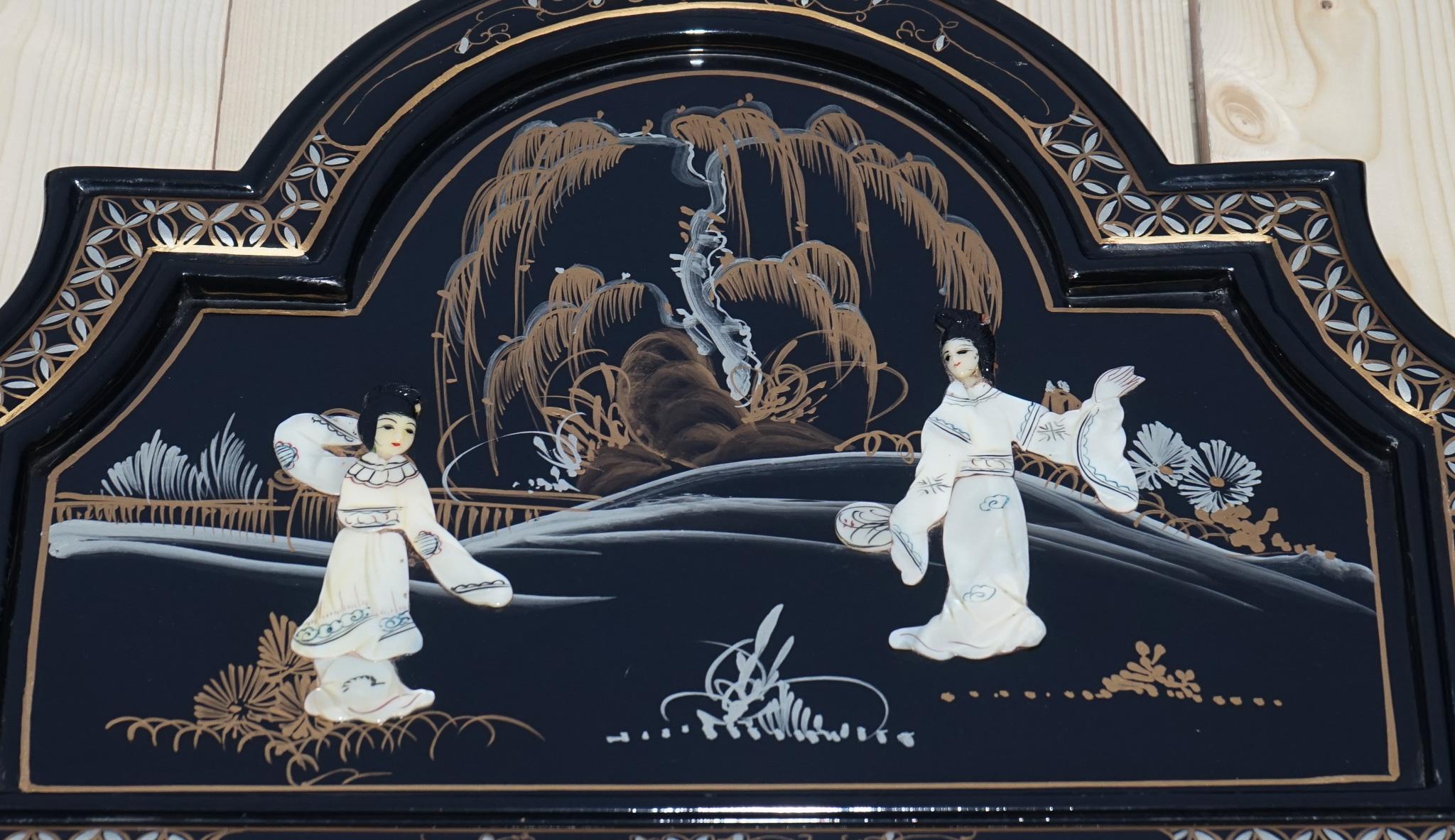 VINTAGE CHINESE ORIENTAL CHINOISERIE ORNATE LACQUERED WALL MiRROR In Good Condition For Sale In Pulborough, GB